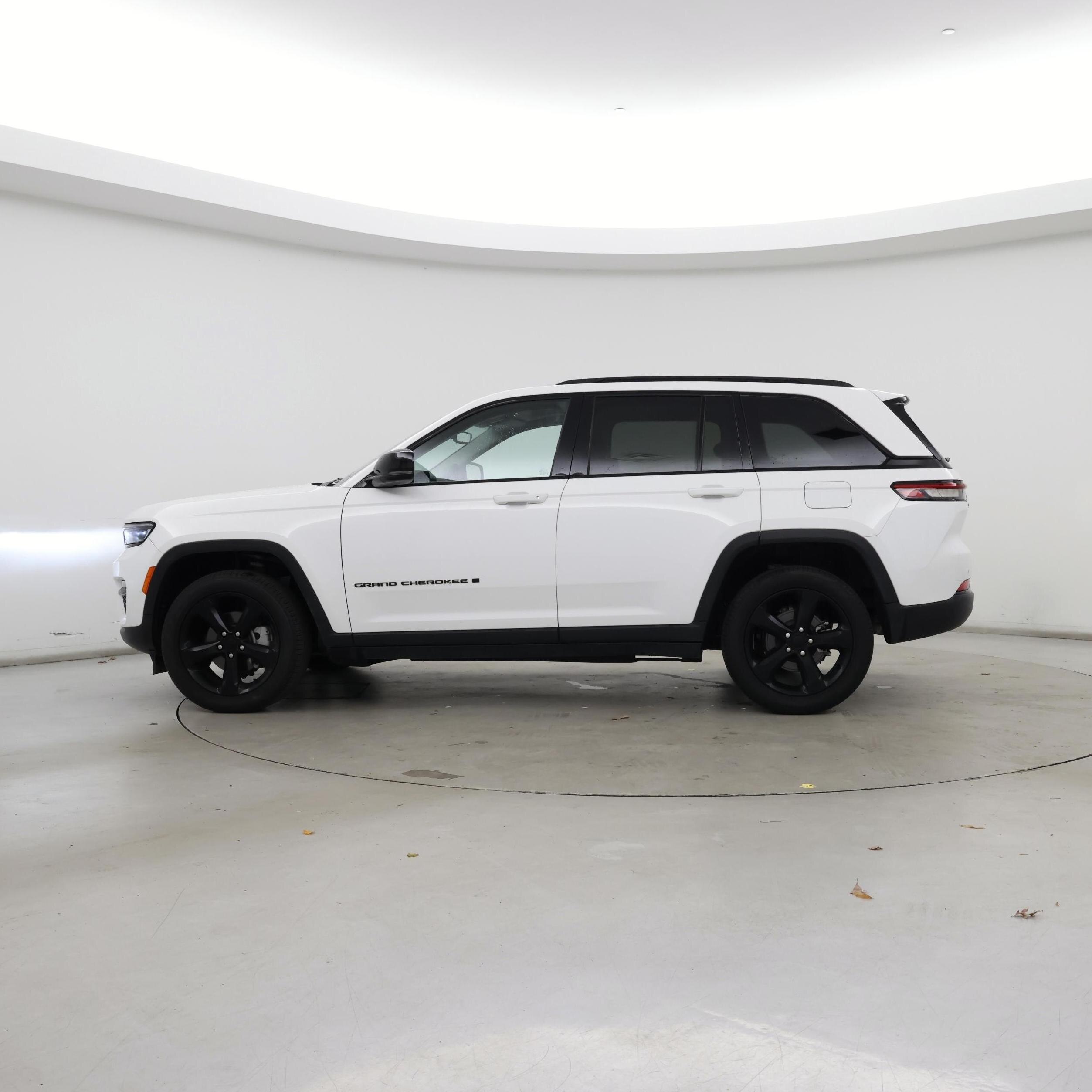 Thumbnail: 2023 Jeep Grand Cherokee - 3