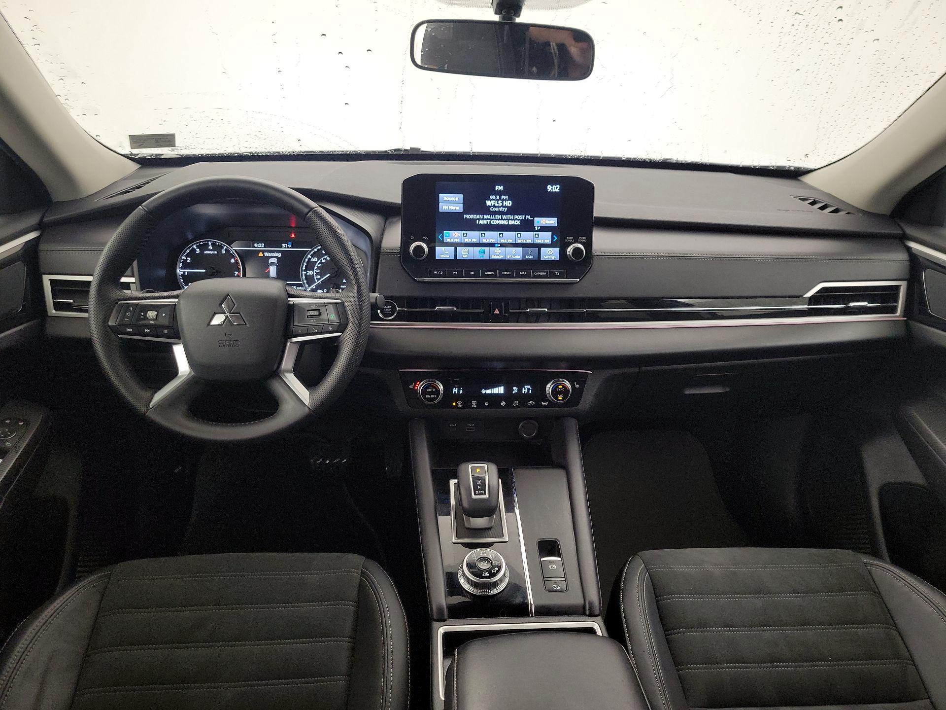 Thumbnail: 2023 Mitsubishi Outlander - 9