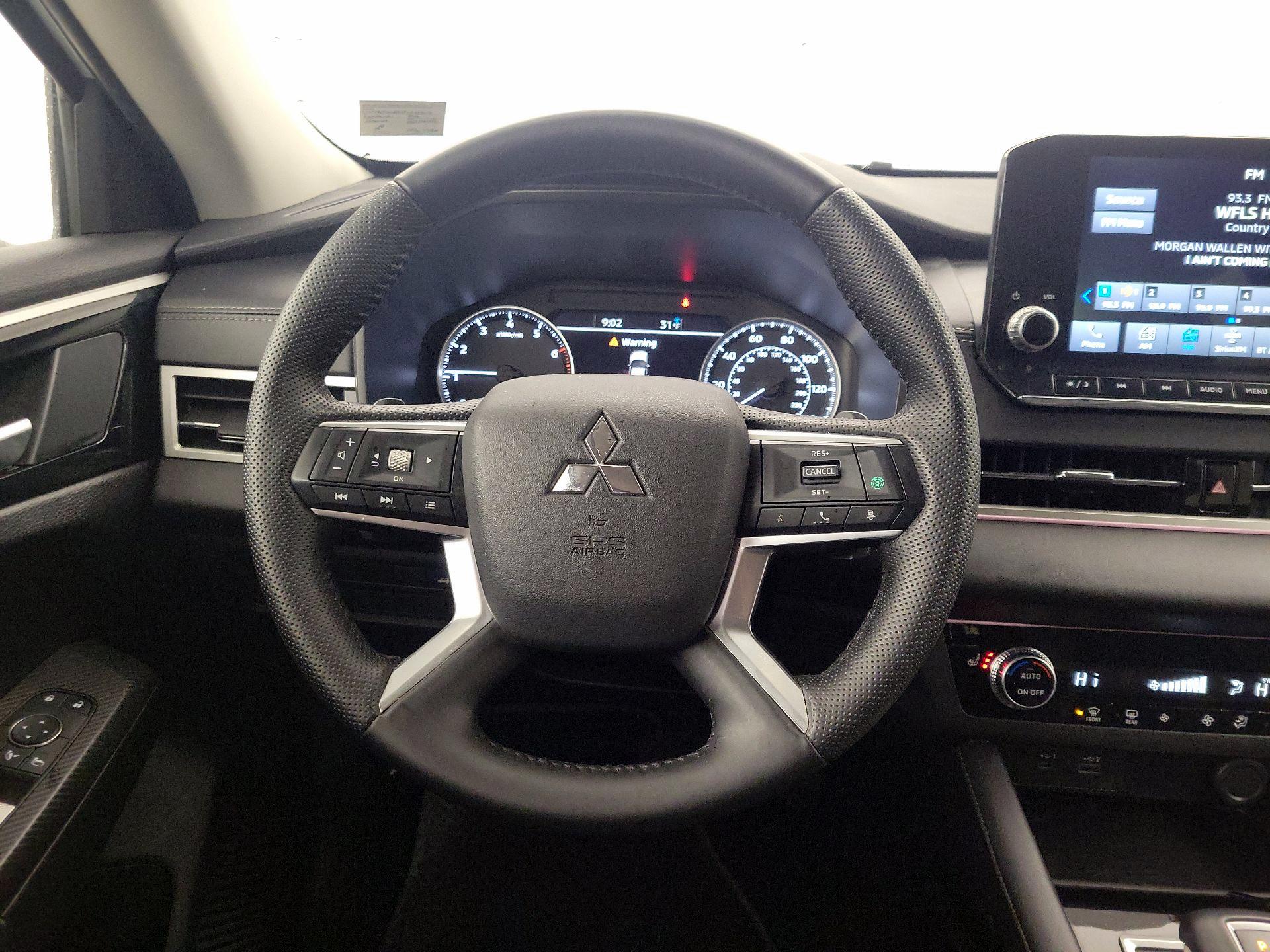 Thumbnail: 2023 Mitsubishi Outlander - 10