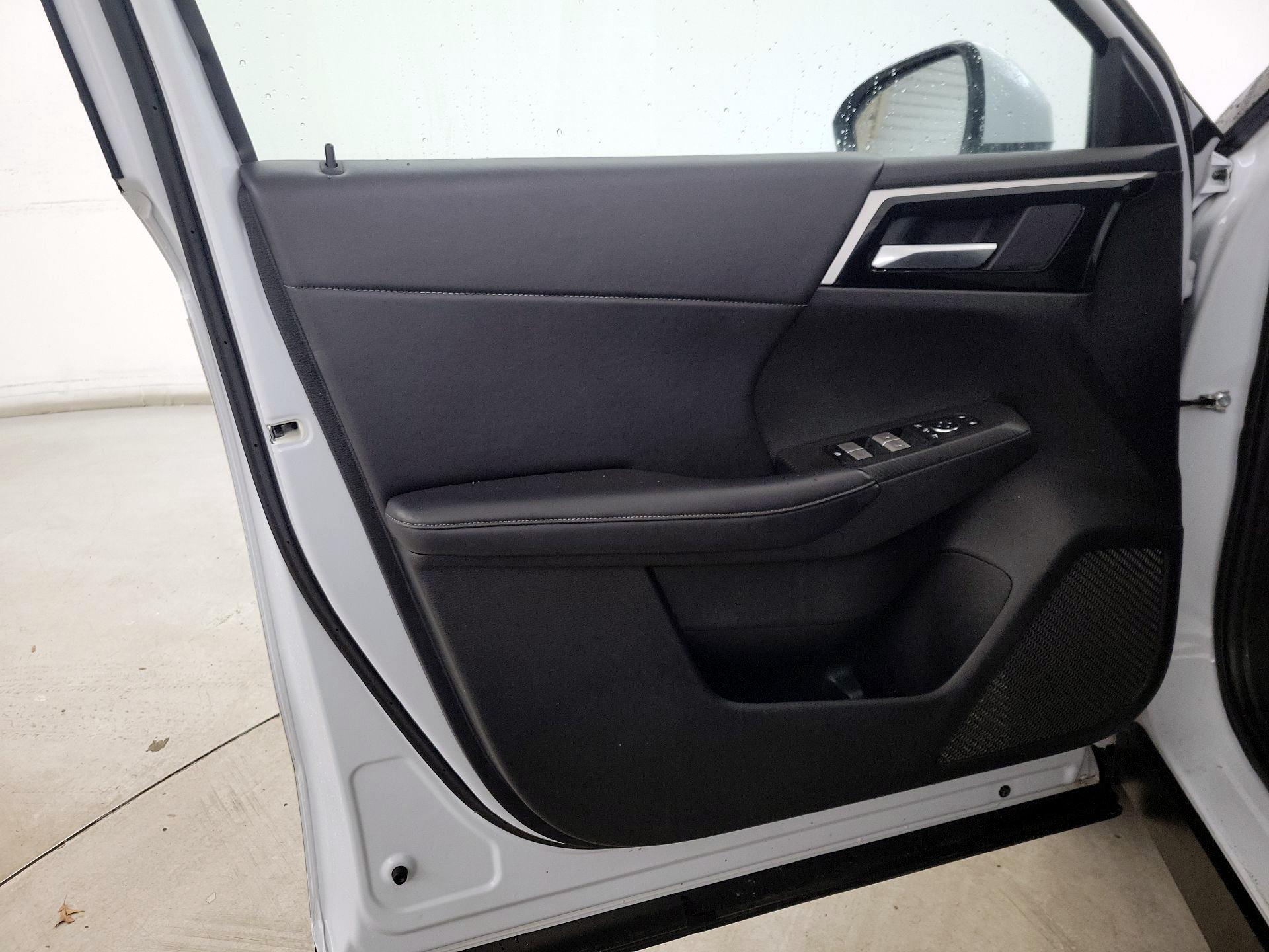 Thumbnail: 2023 Mitsubishi Outlander - 12