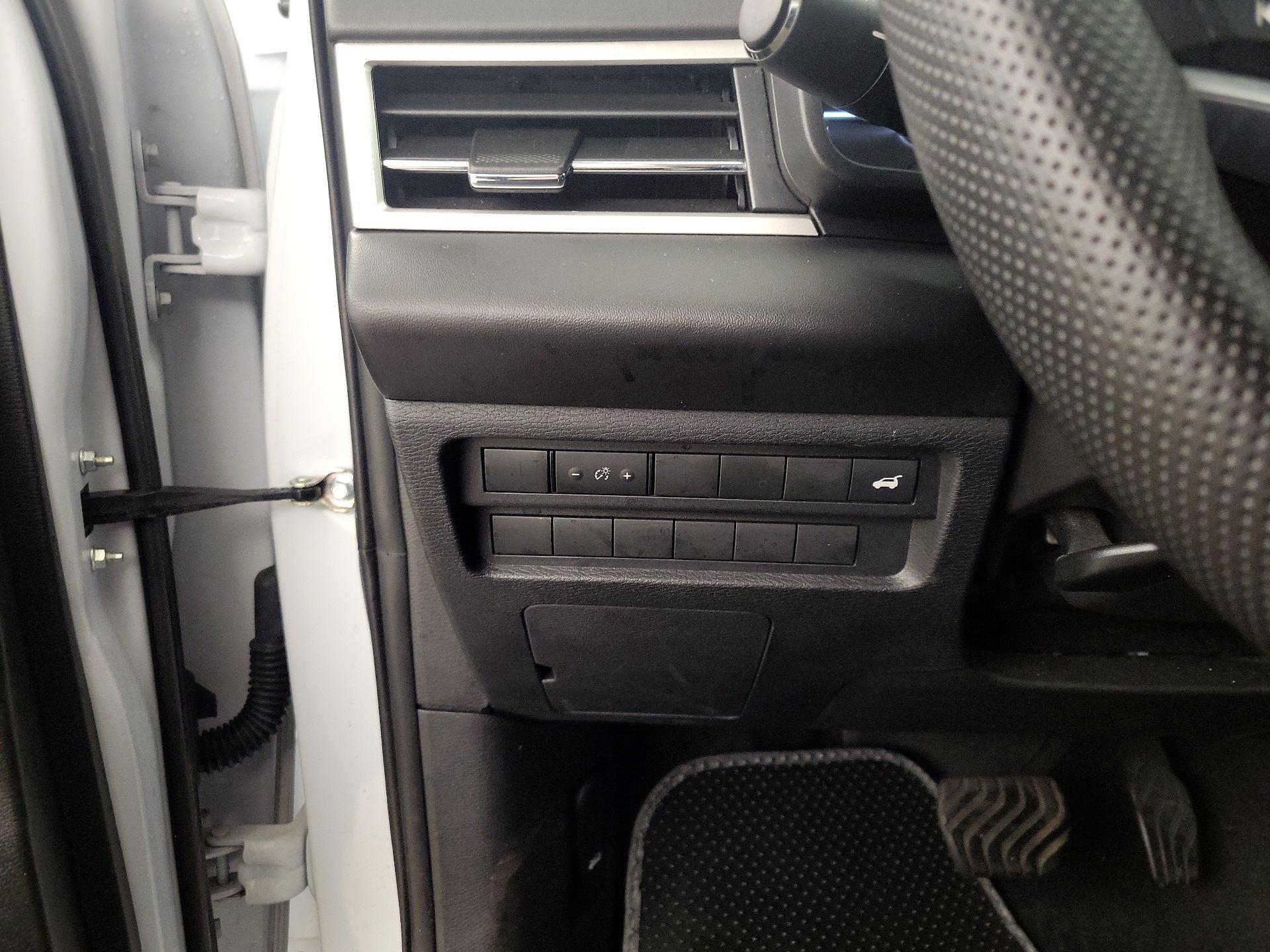 Thumbnail: 2023 Mitsubishi Outlander - 13