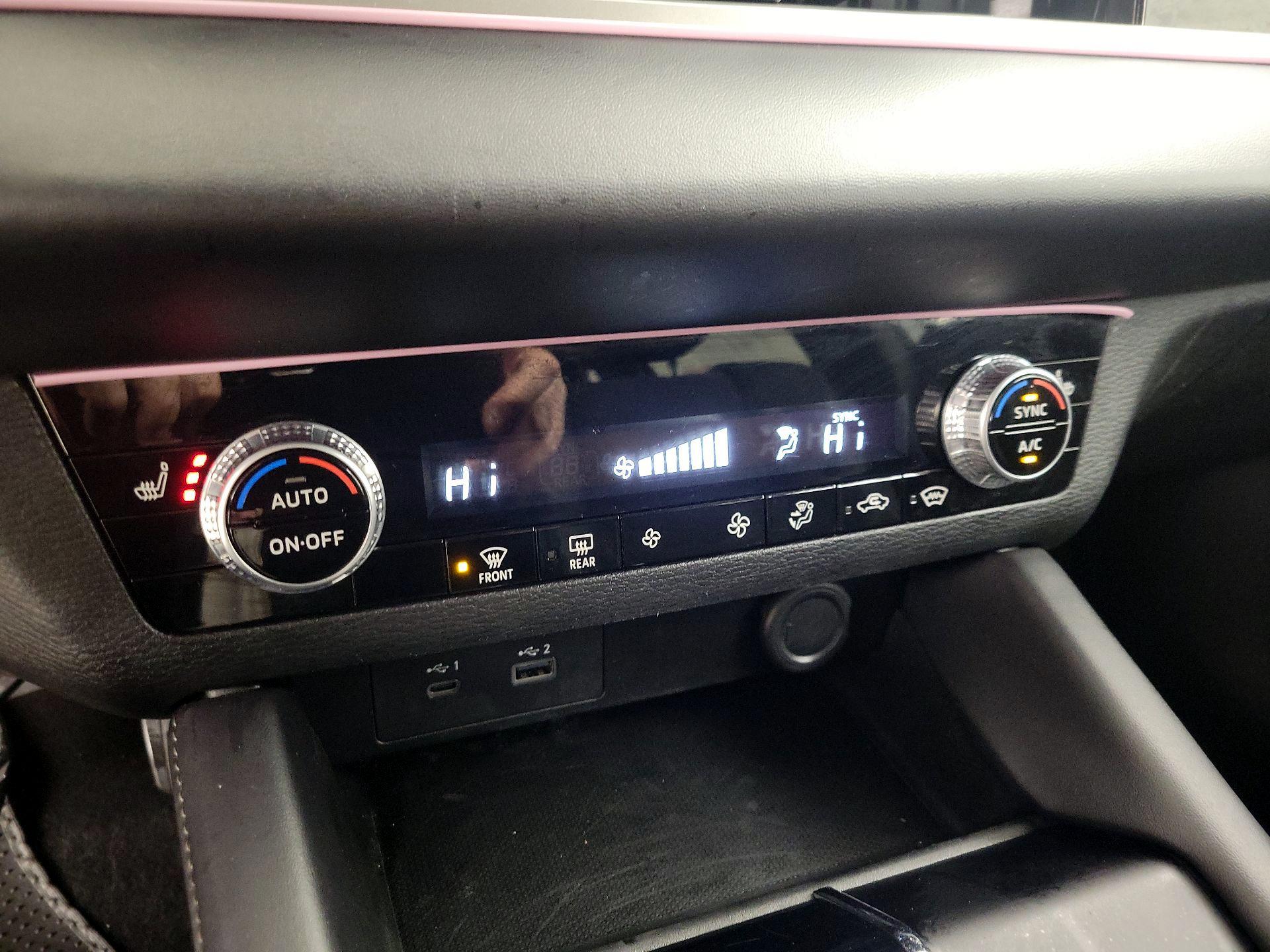 Thumbnail: 2023 Mitsubishi Outlander - 17