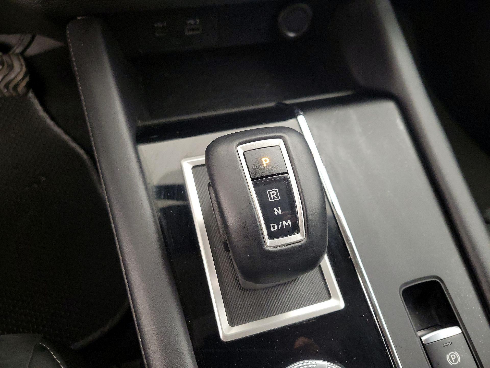 Thumbnail: 2023 Mitsubishi Outlander - 18