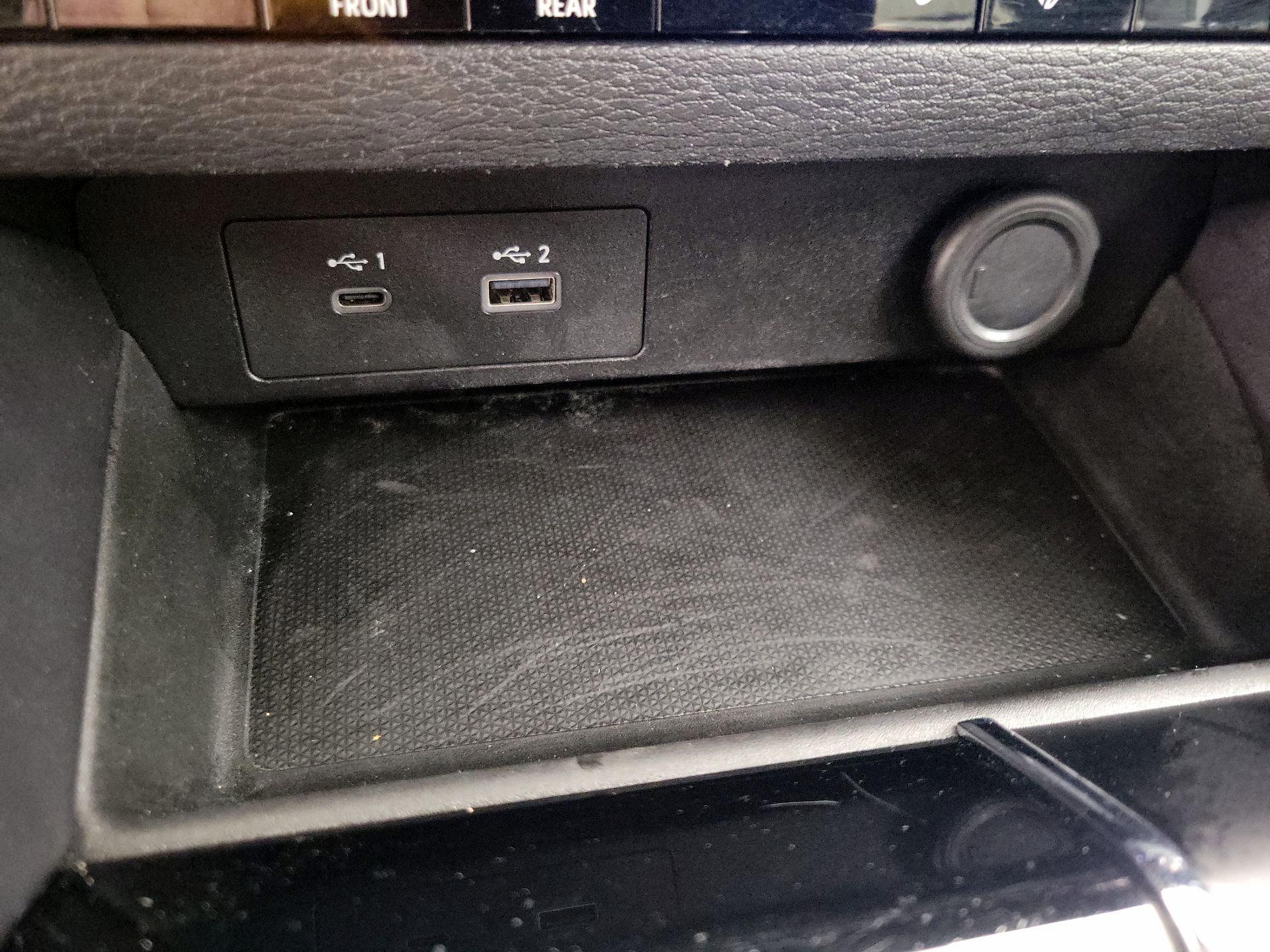 Thumbnail: 2023 Mitsubishi Outlander - 19