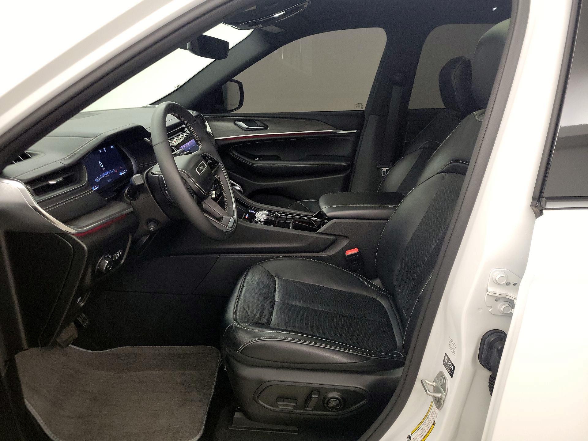 Thumbnail: 2023 Jeep Grand Cherokee - 11