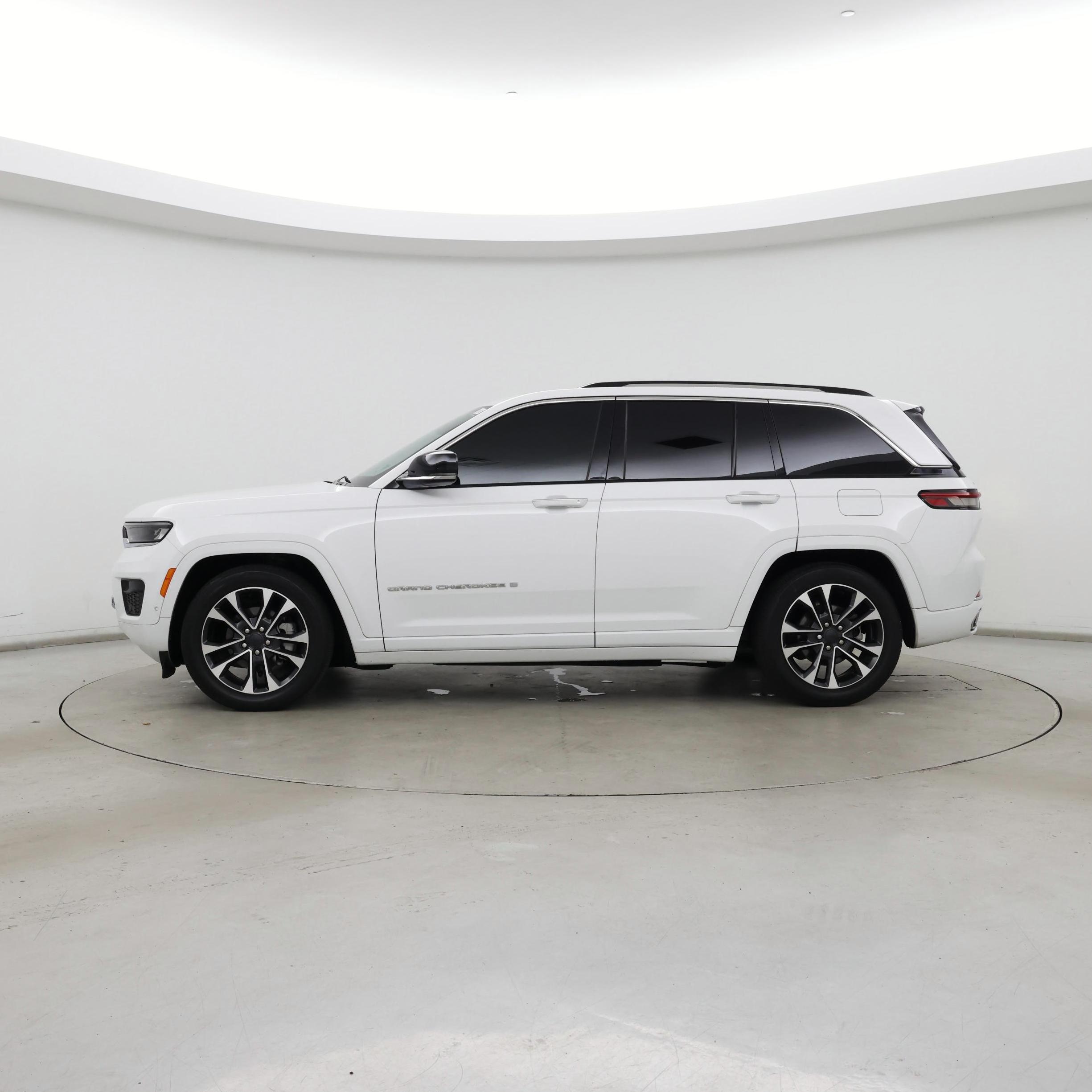 Thumbnail: 2023 Jeep Grand Cherokee - 3