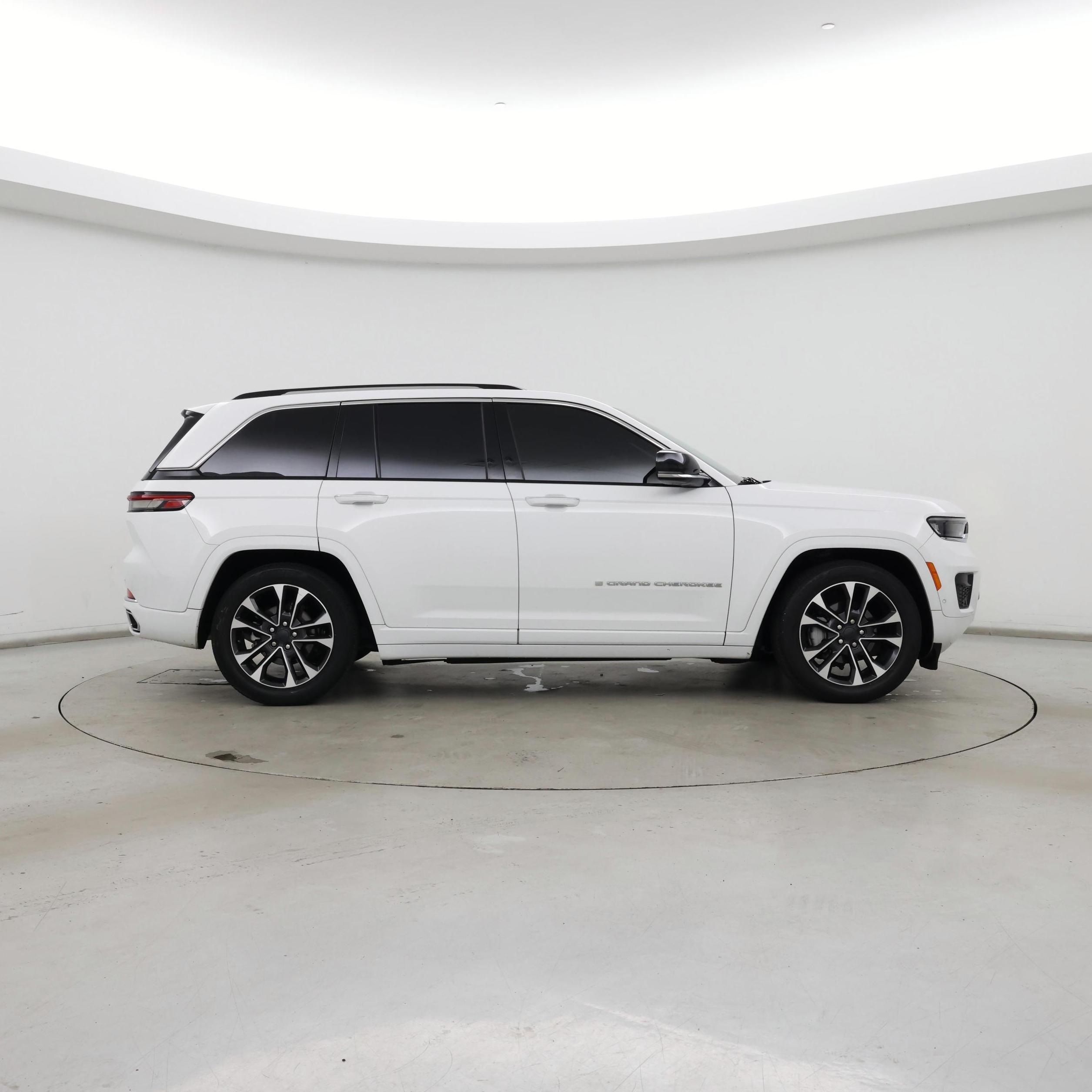 Thumbnail: 2023 Jeep Grand Cherokee - 7