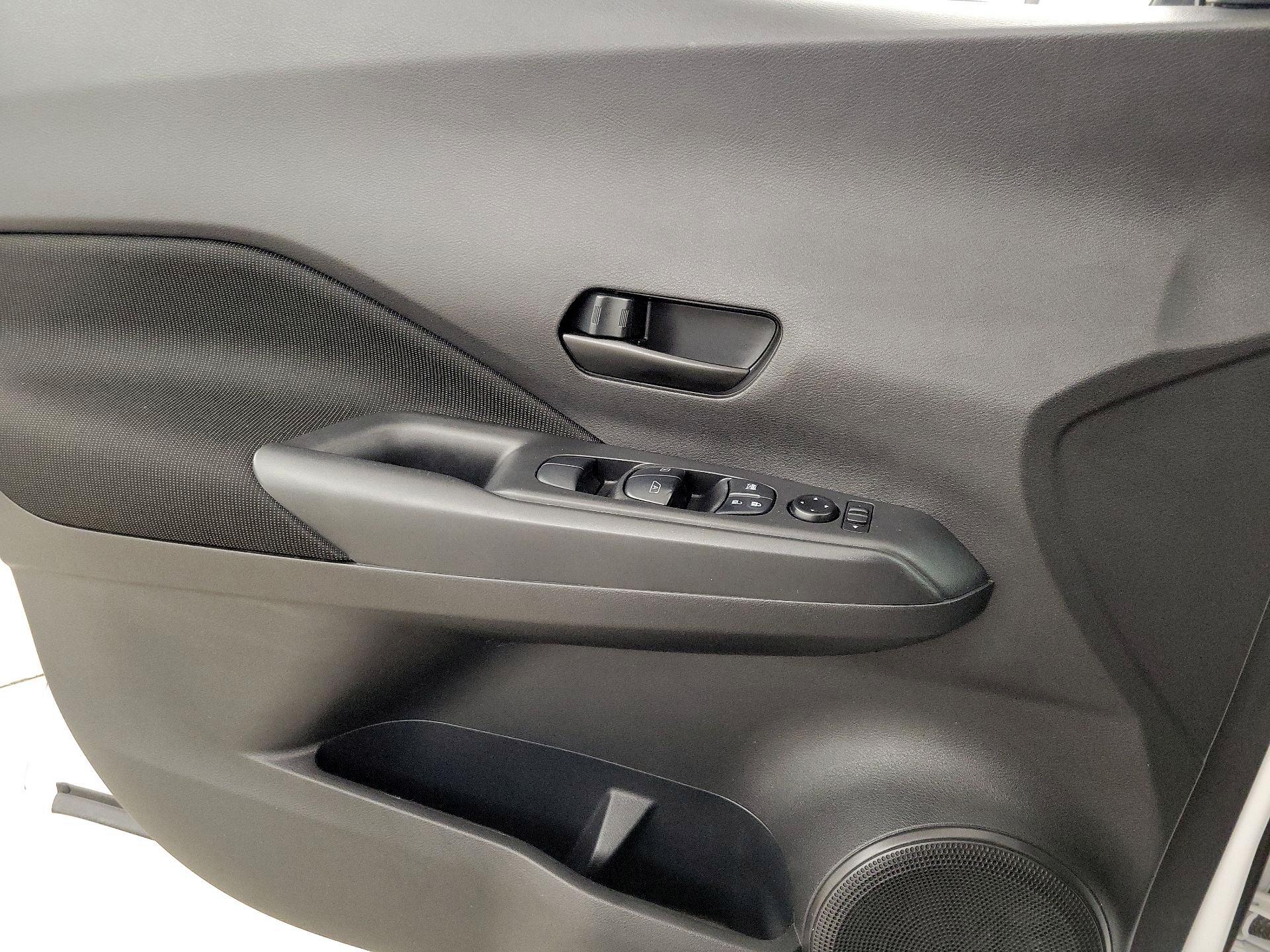 Thumbnail: 2023 Nissan Kicks - 12