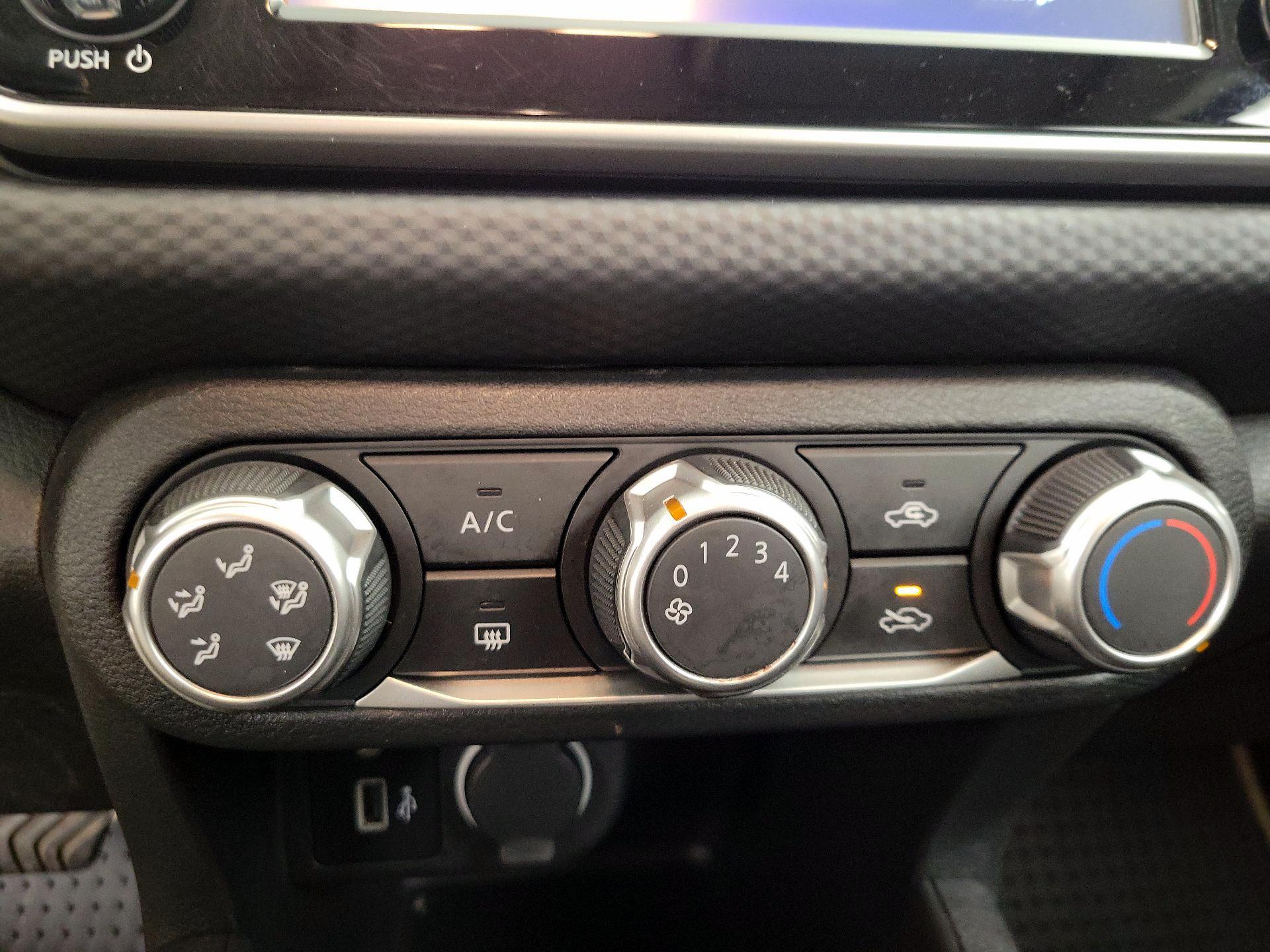 Thumbnail: 2023 Nissan Kicks - 16