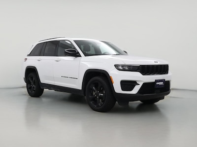 White 2023 Jeep Grand Cherokee Altitude
