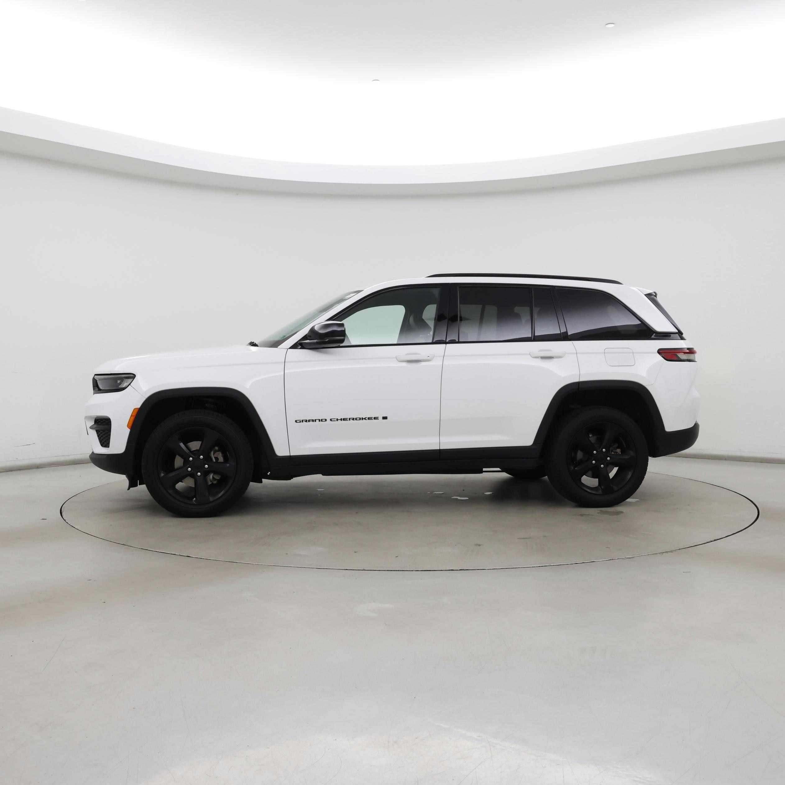 Thumbnail: 2023 Jeep Grand Cherokee - 3