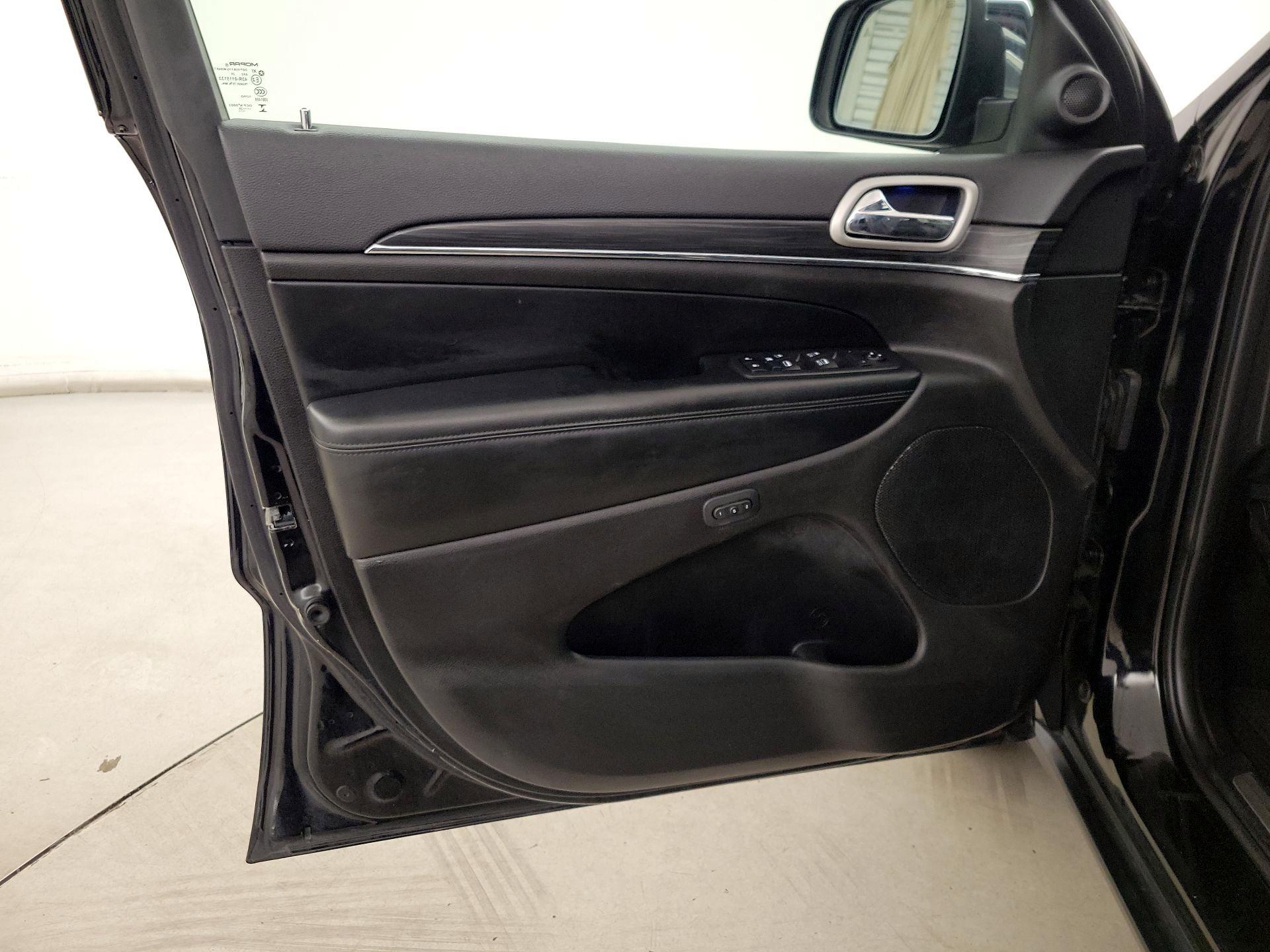 Thumbnail: 2020 Jeep Grand Cherokee - 12