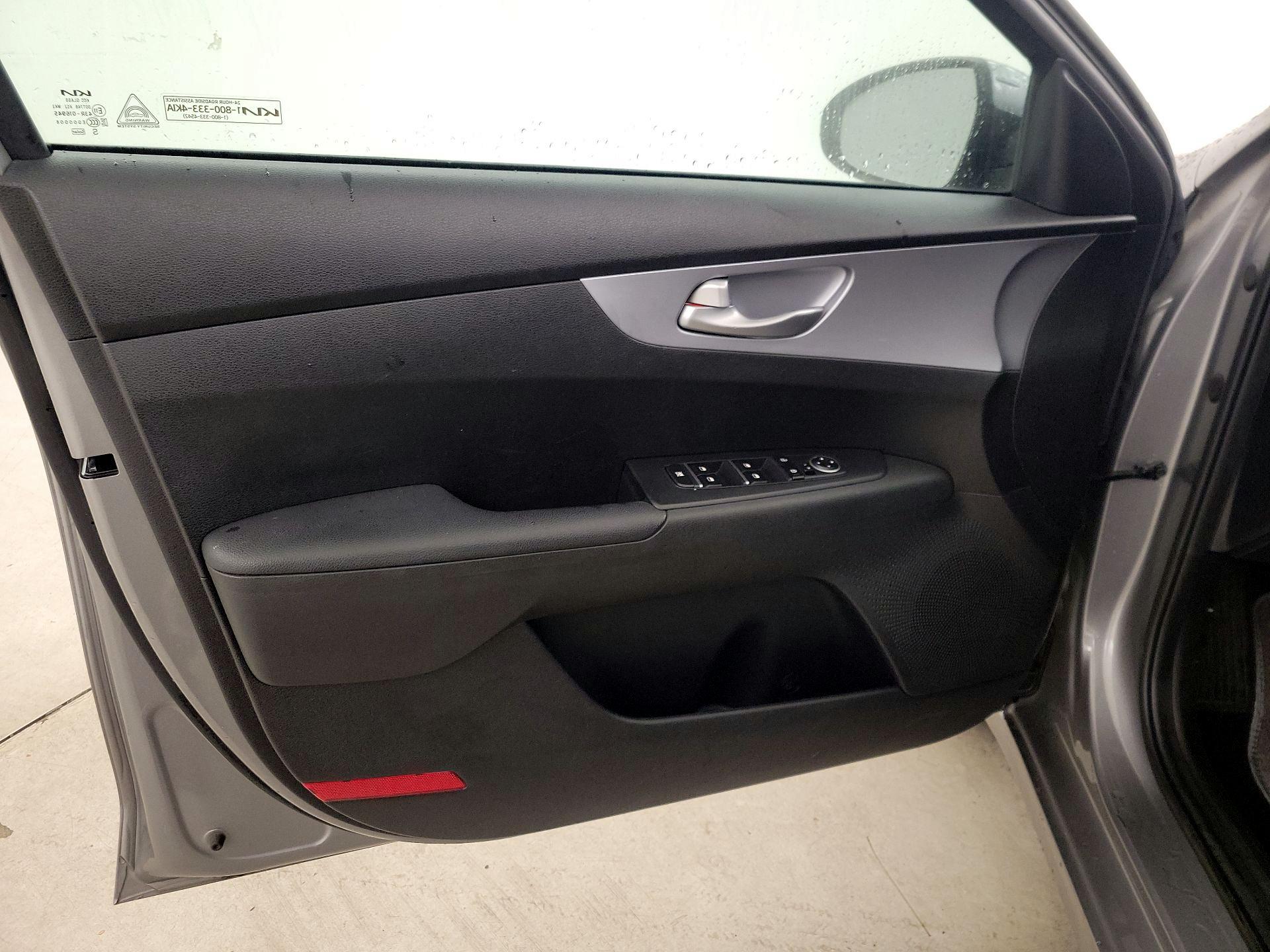 Thumbnail: 2023 Kia Forte - 12