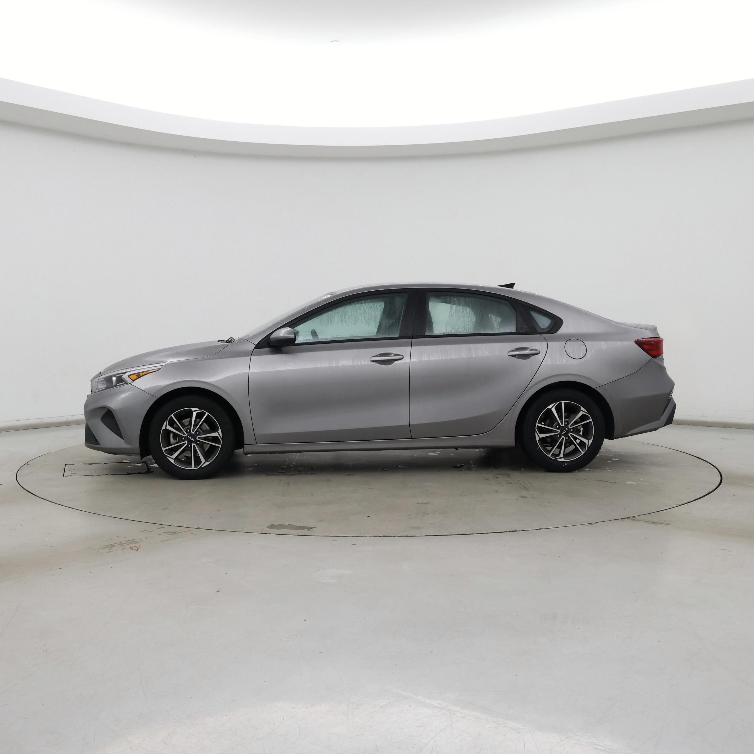 Thumbnail: 2023 Kia Forte - 3