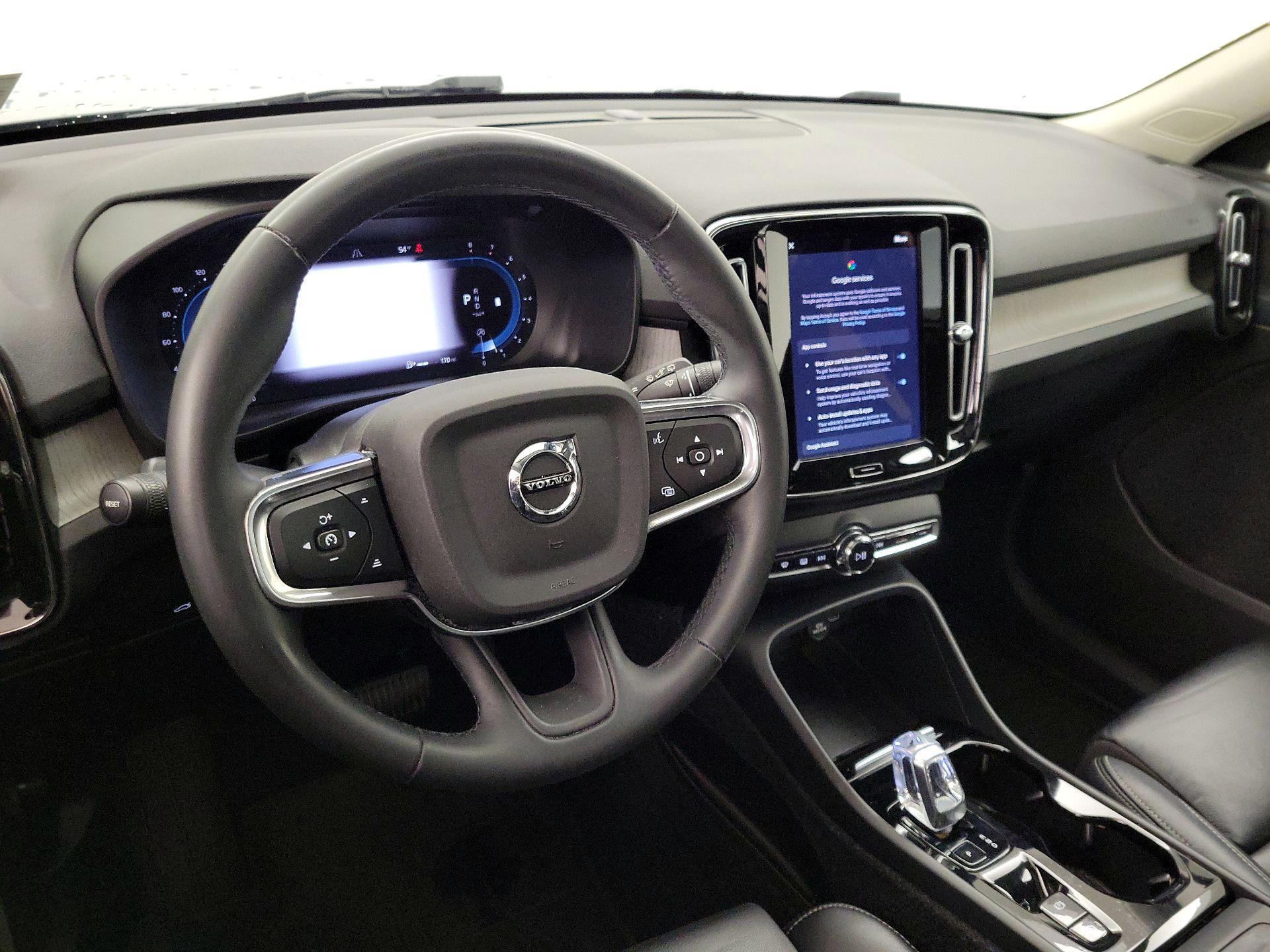 Thumbnail: 2023 Volvo XC40 - 9