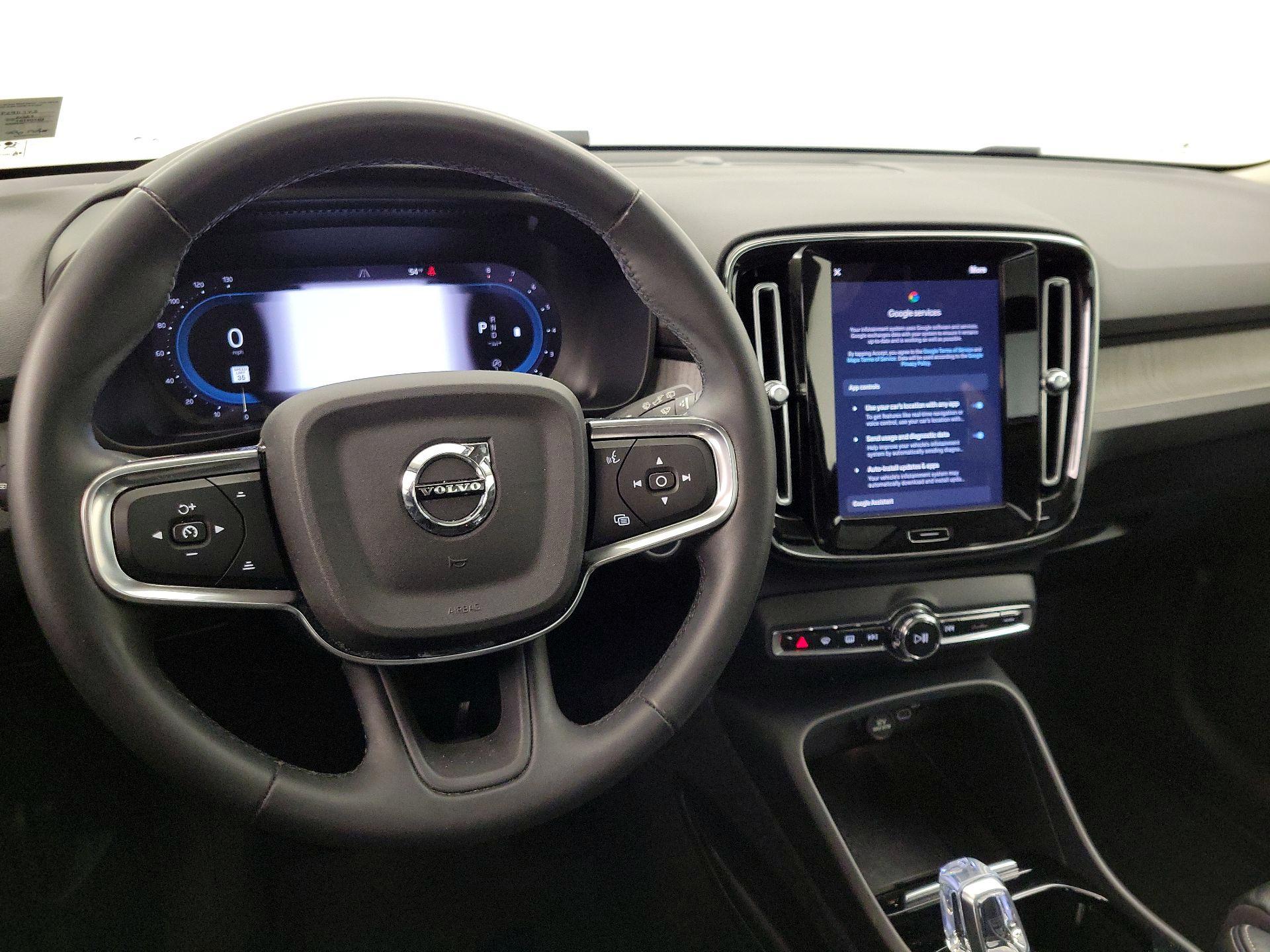 Thumbnail: 2023 Volvo XC40 - 10