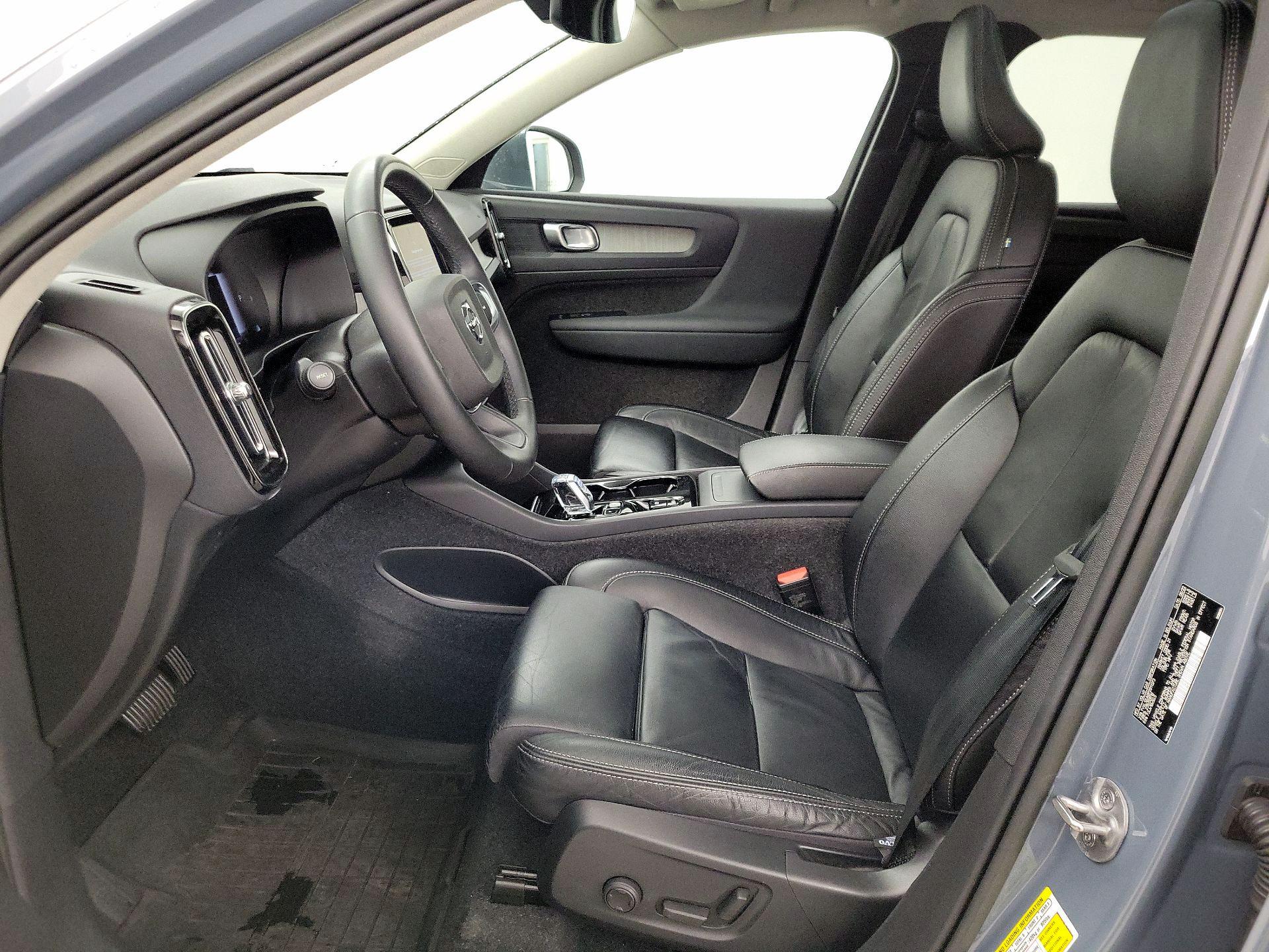 Thumbnail: 2023 Volvo XC40 - 11