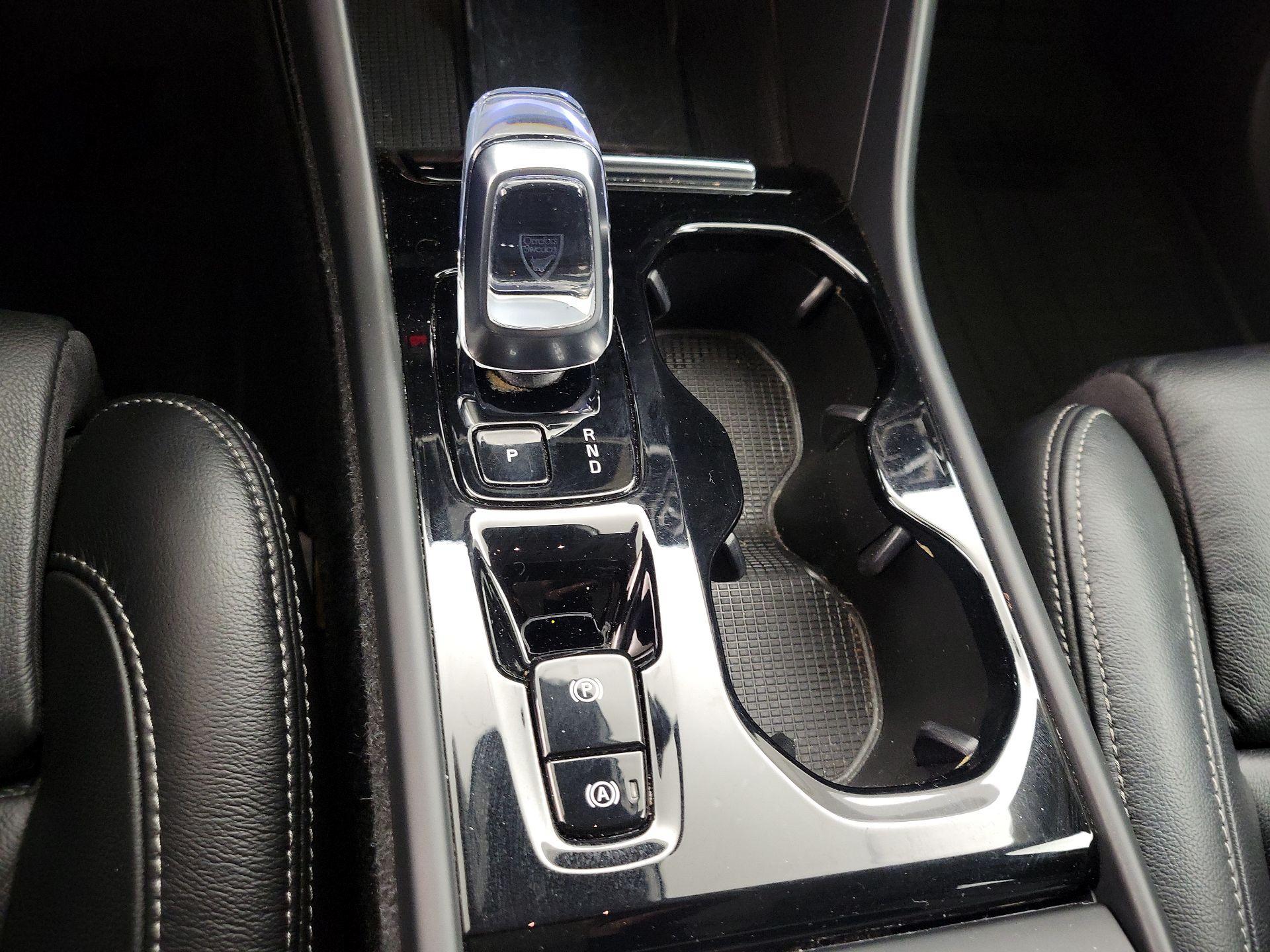 Thumbnail: 2023 Volvo XC40 - 17