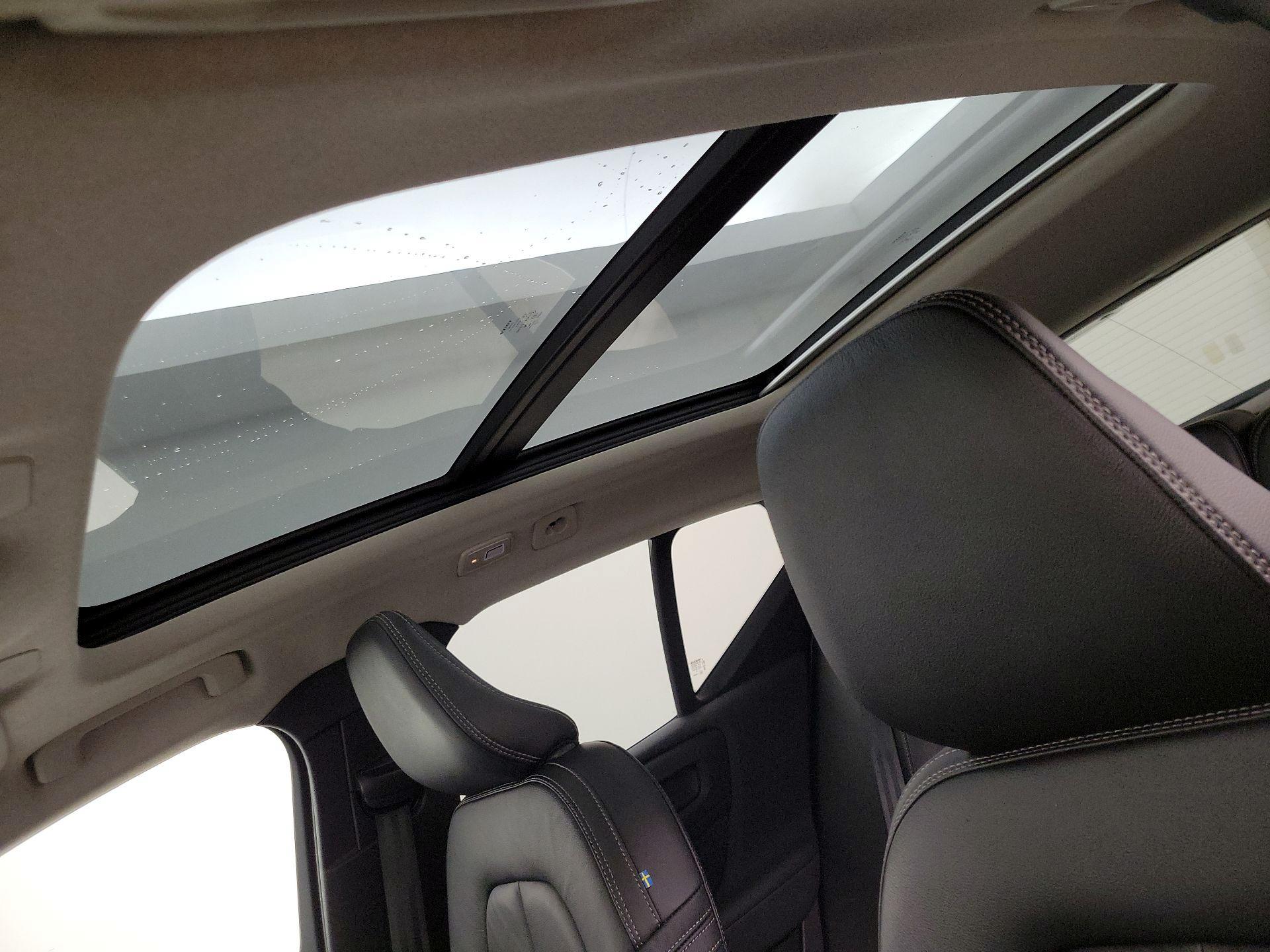 Thumbnail: 2023 Volvo XC40 - 19