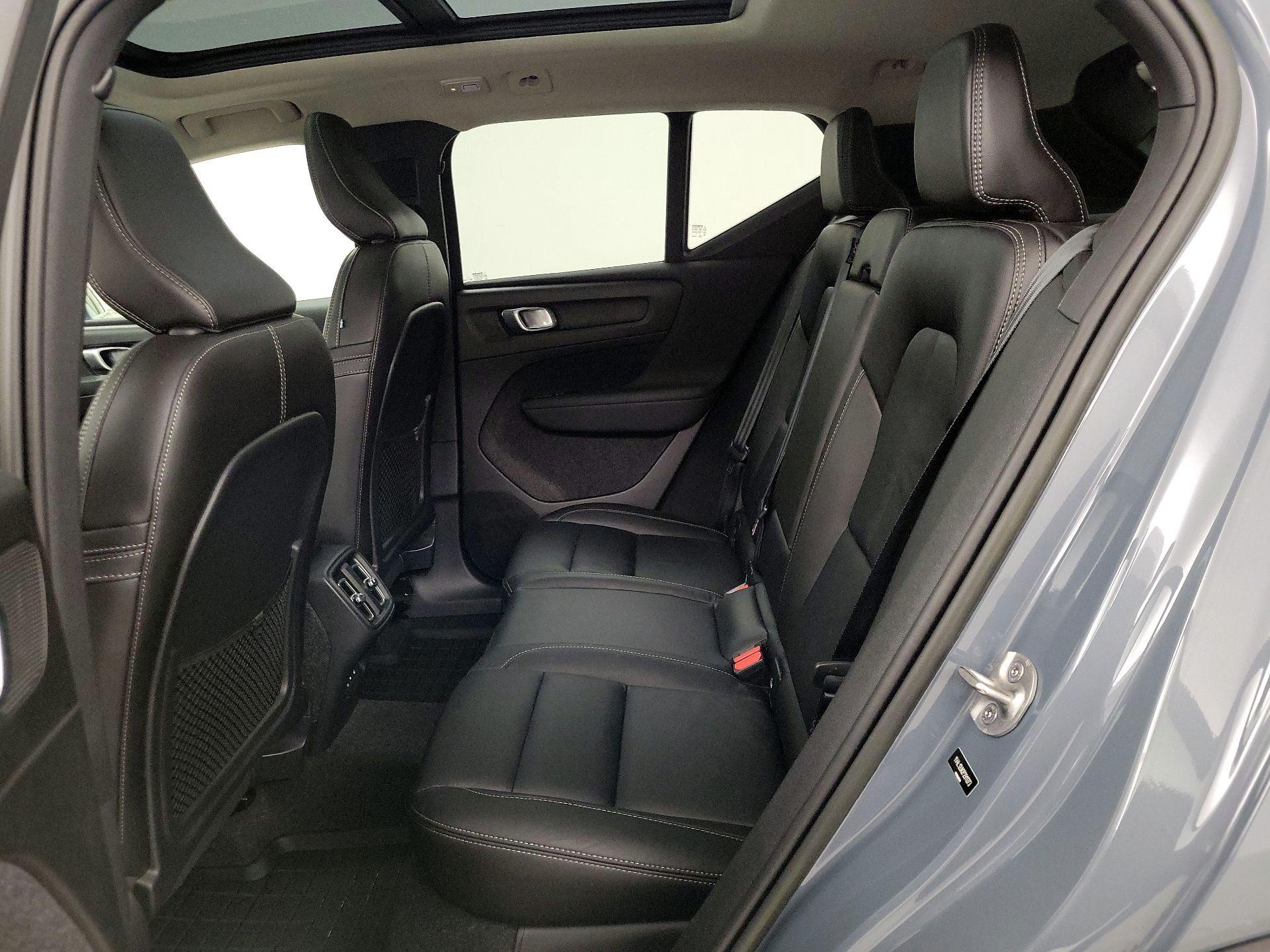 Thumbnail: 2023 Volvo XC40 - 20