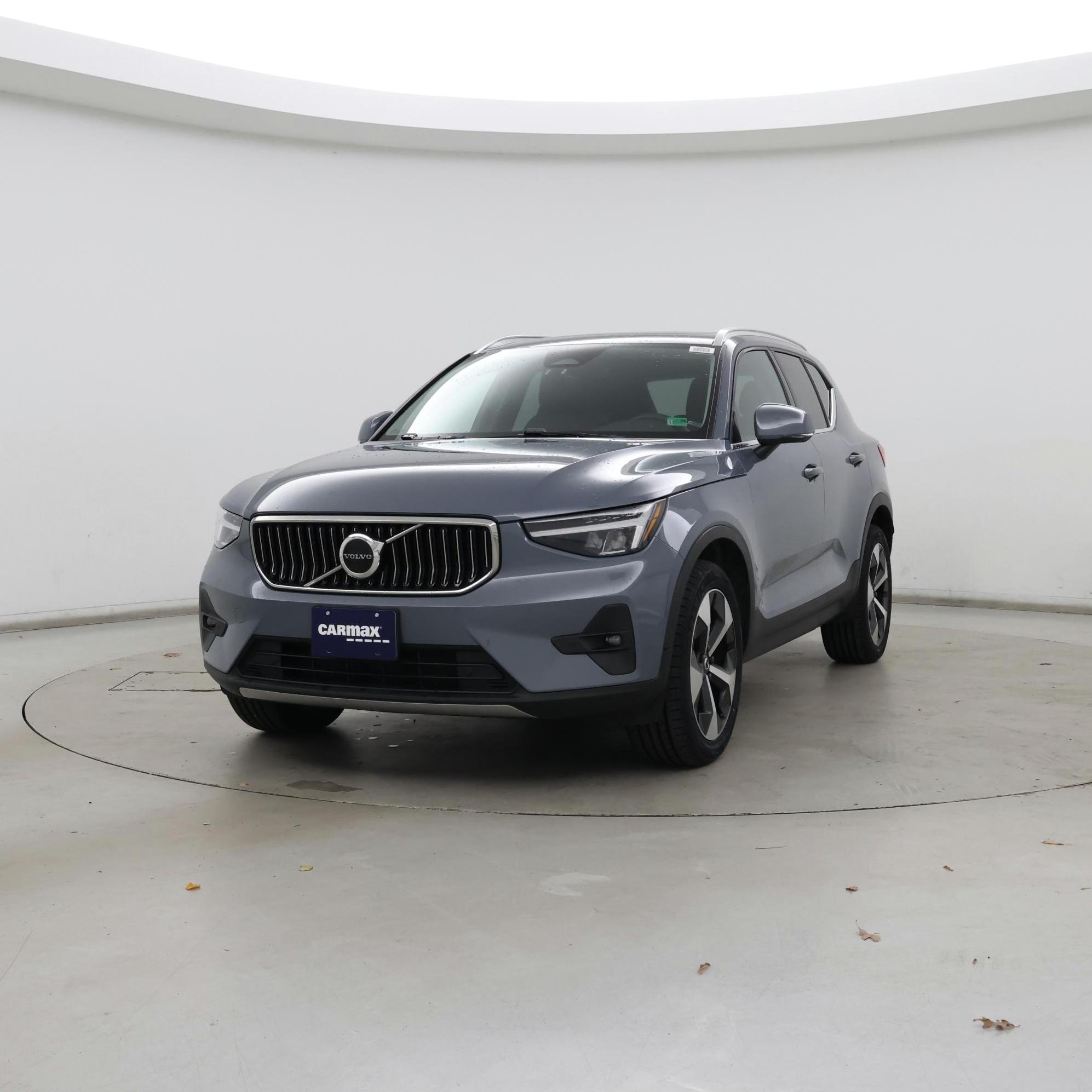 Thumbnail: 2023 Volvo XC40 - 4
