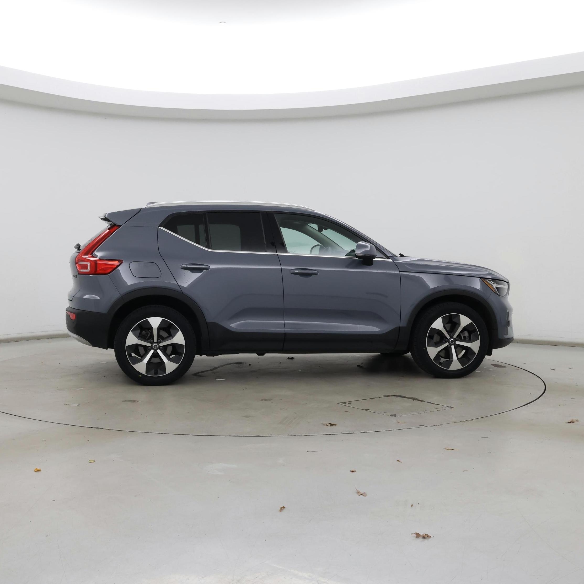 Thumbnail: 2023 Volvo XC40 - 7