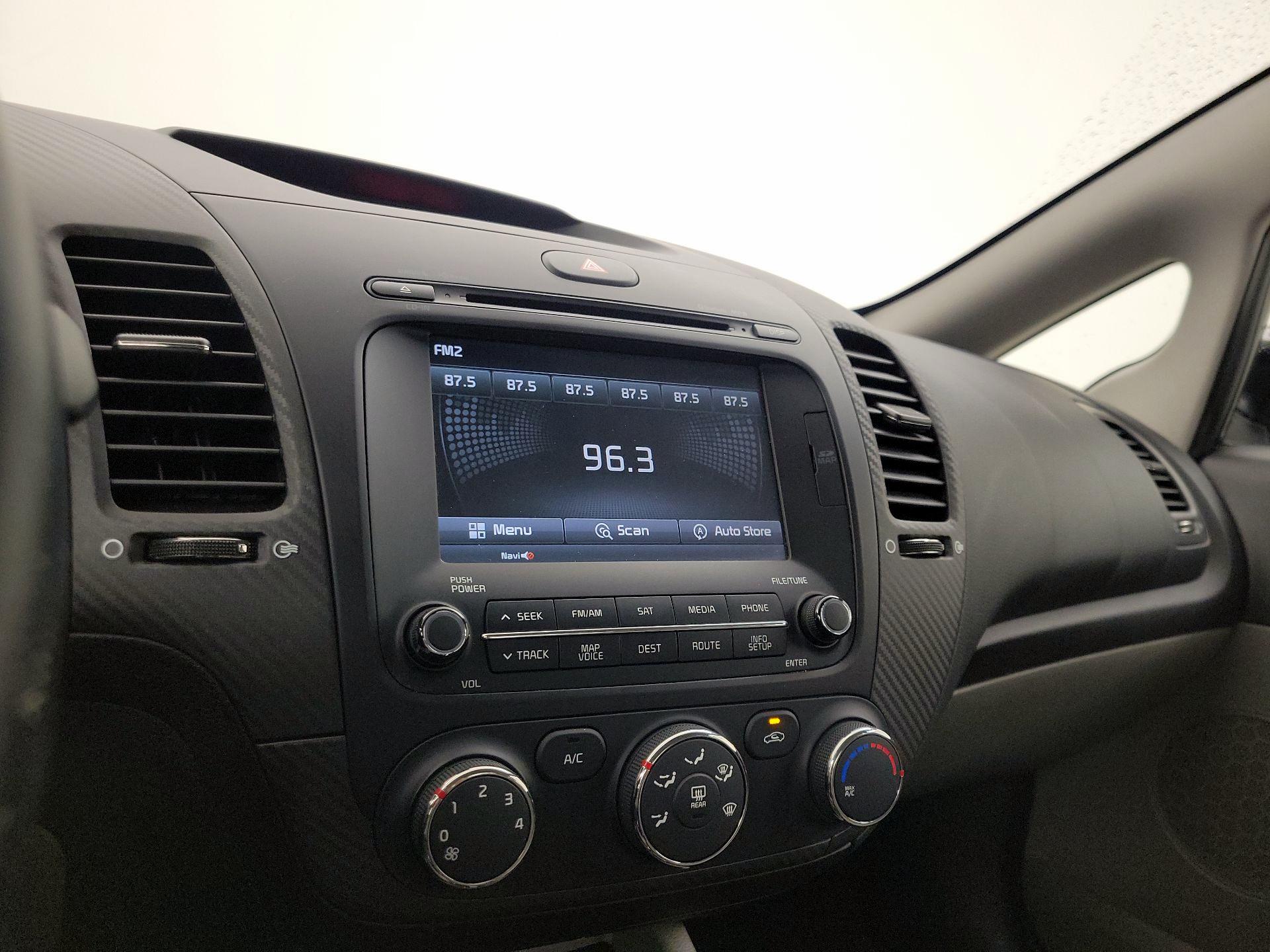 Thumbnail: 2016 Kia Forte - 16