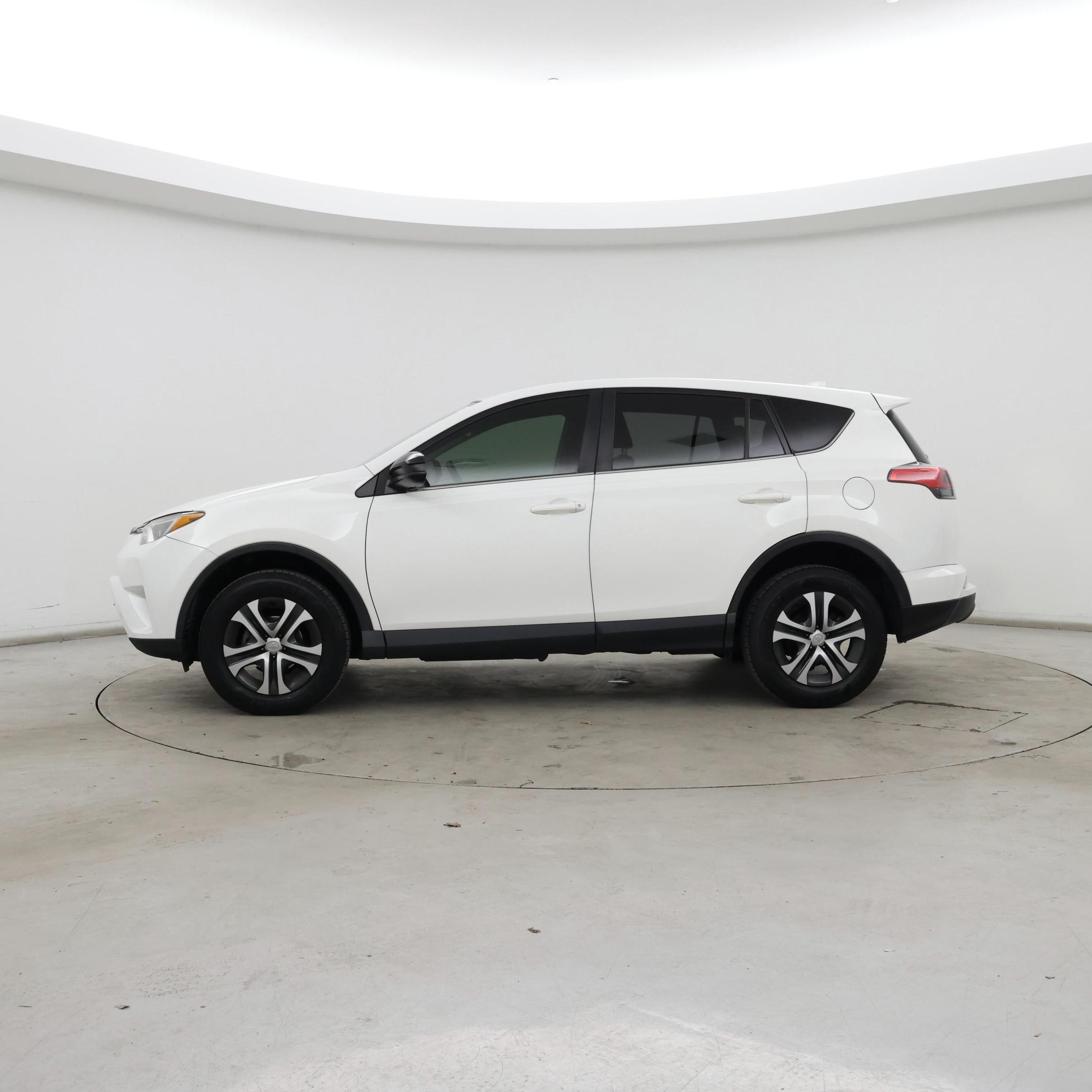 Thumbnail: 2017 Toyota RAV4 - 3