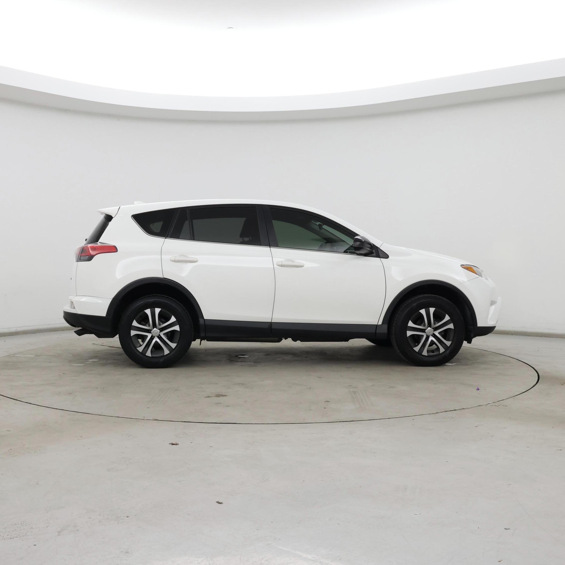 Thumbnail: 2017 Toyota RAV4 - 7