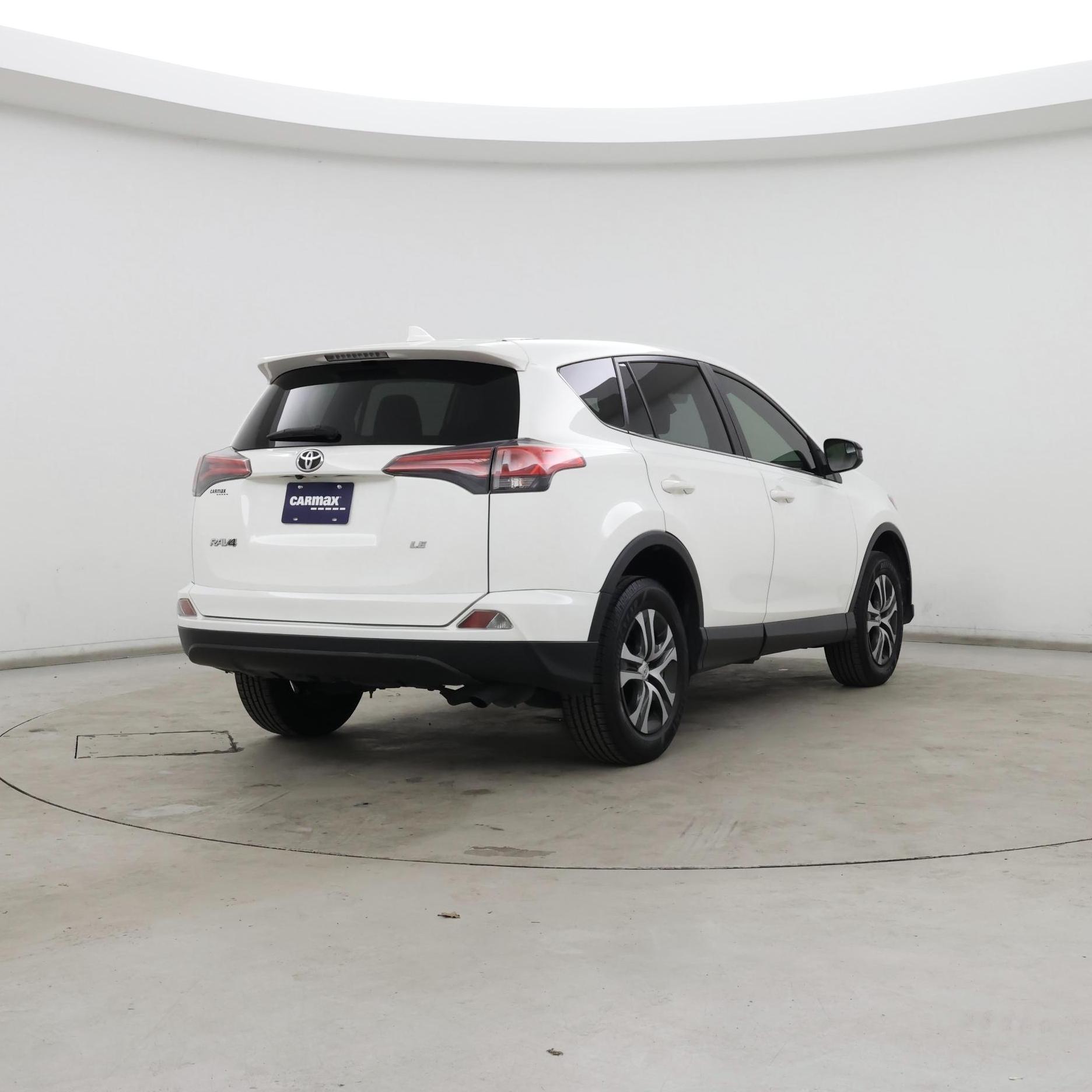 Thumbnail: 2017 Toyota RAV4 - 8