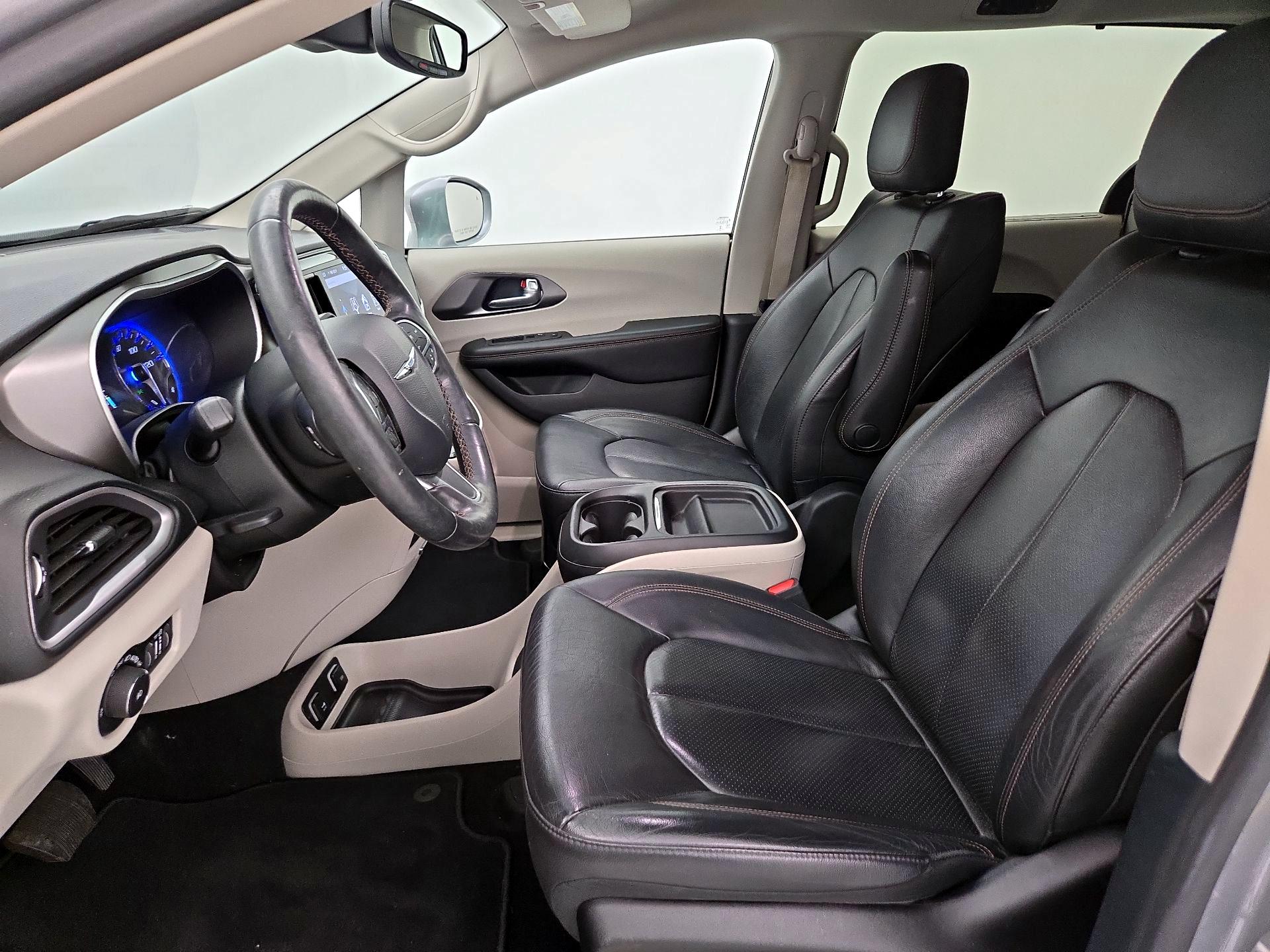 Thumbnail: 2020 Chrysler Pacifica - 11