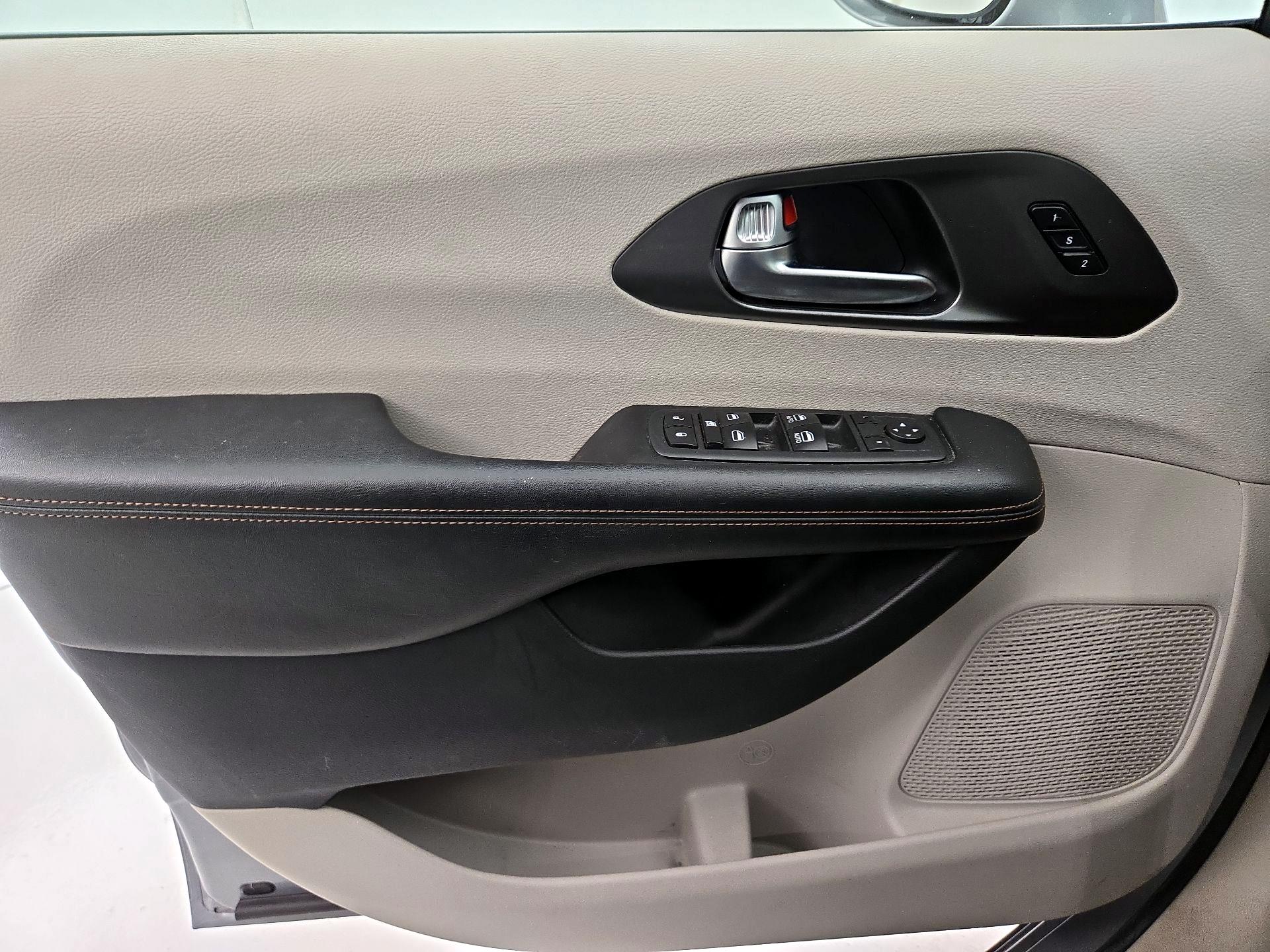 Thumbnail: 2020 Chrysler Pacifica - 12