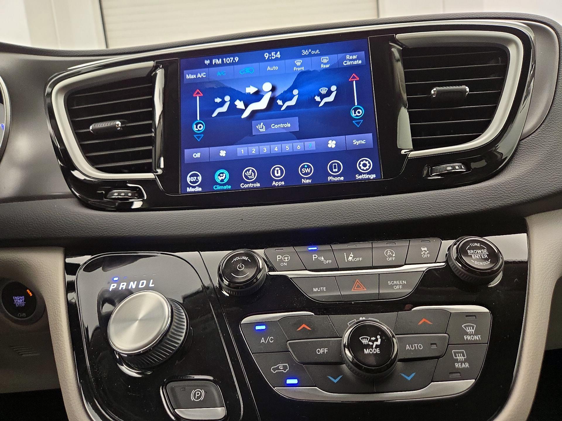 Thumbnail: 2020 Chrysler Pacifica - 17