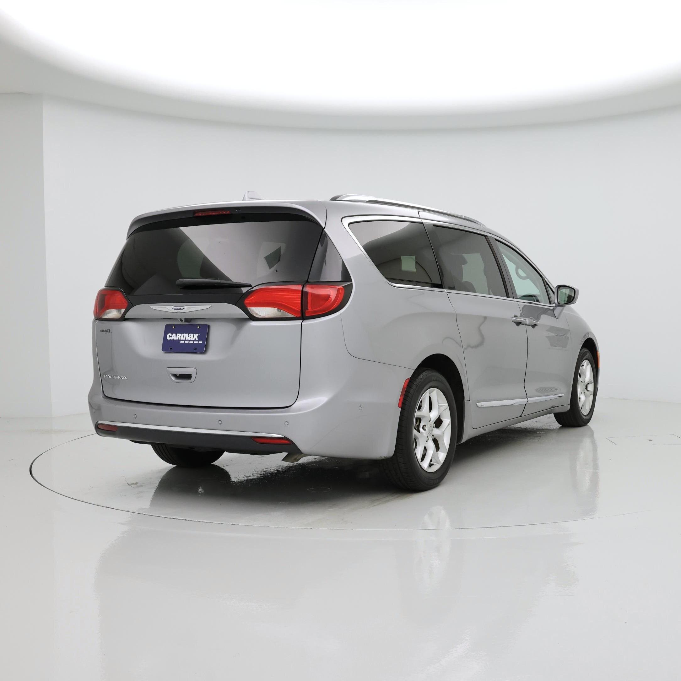 Thumbnail: 2020 Chrysler Pacifica - 8