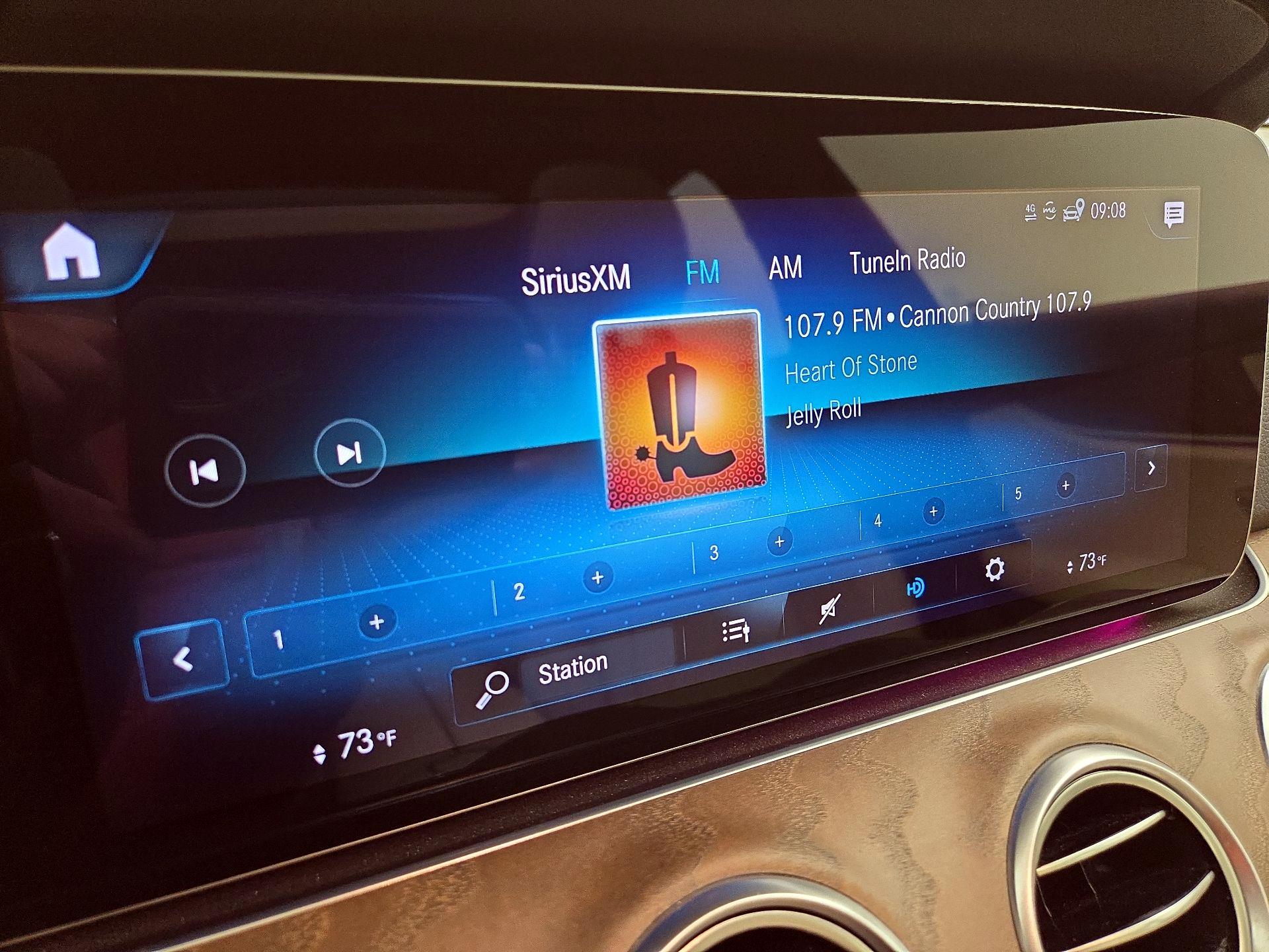 Thumbnail: 2022 Mercedes-Benz E-Class - 16