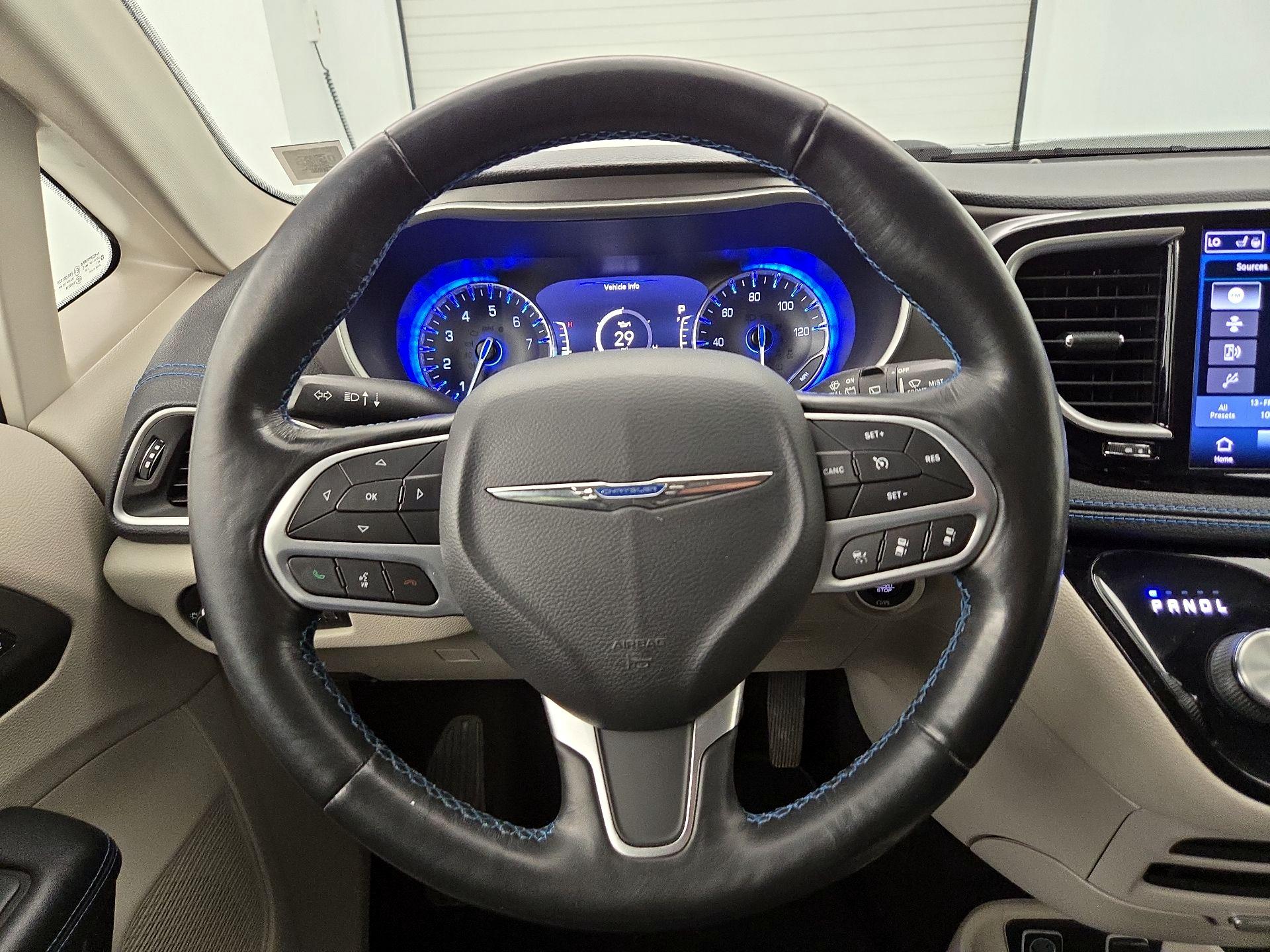 Thumbnail: 2021 Chrysler Pacifica - 10