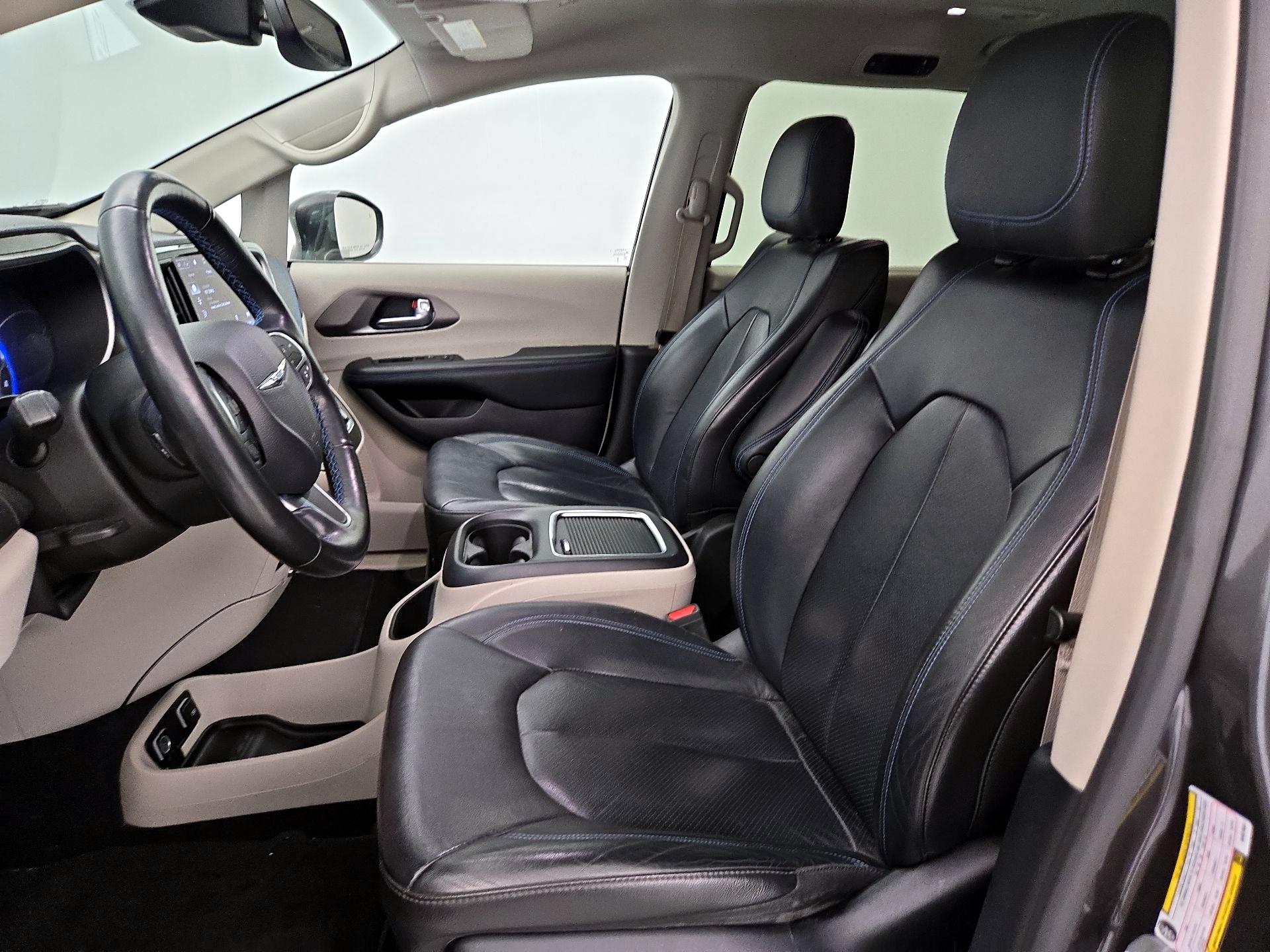 Thumbnail: 2021 Chrysler Pacifica - 11