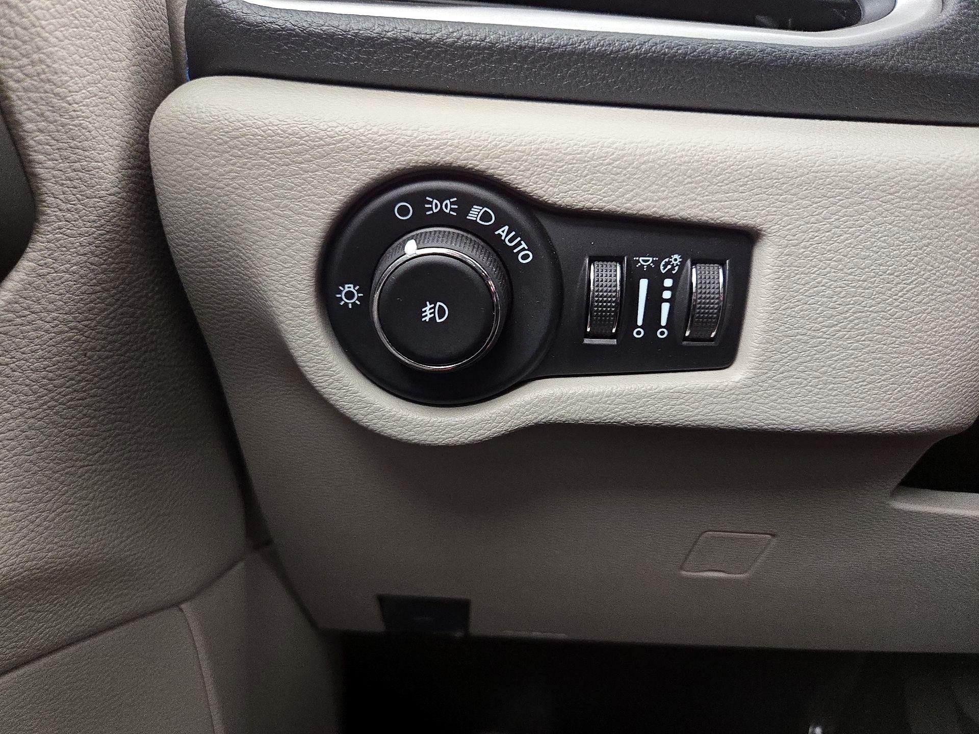 Thumbnail: 2021 Chrysler Pacifica - 13