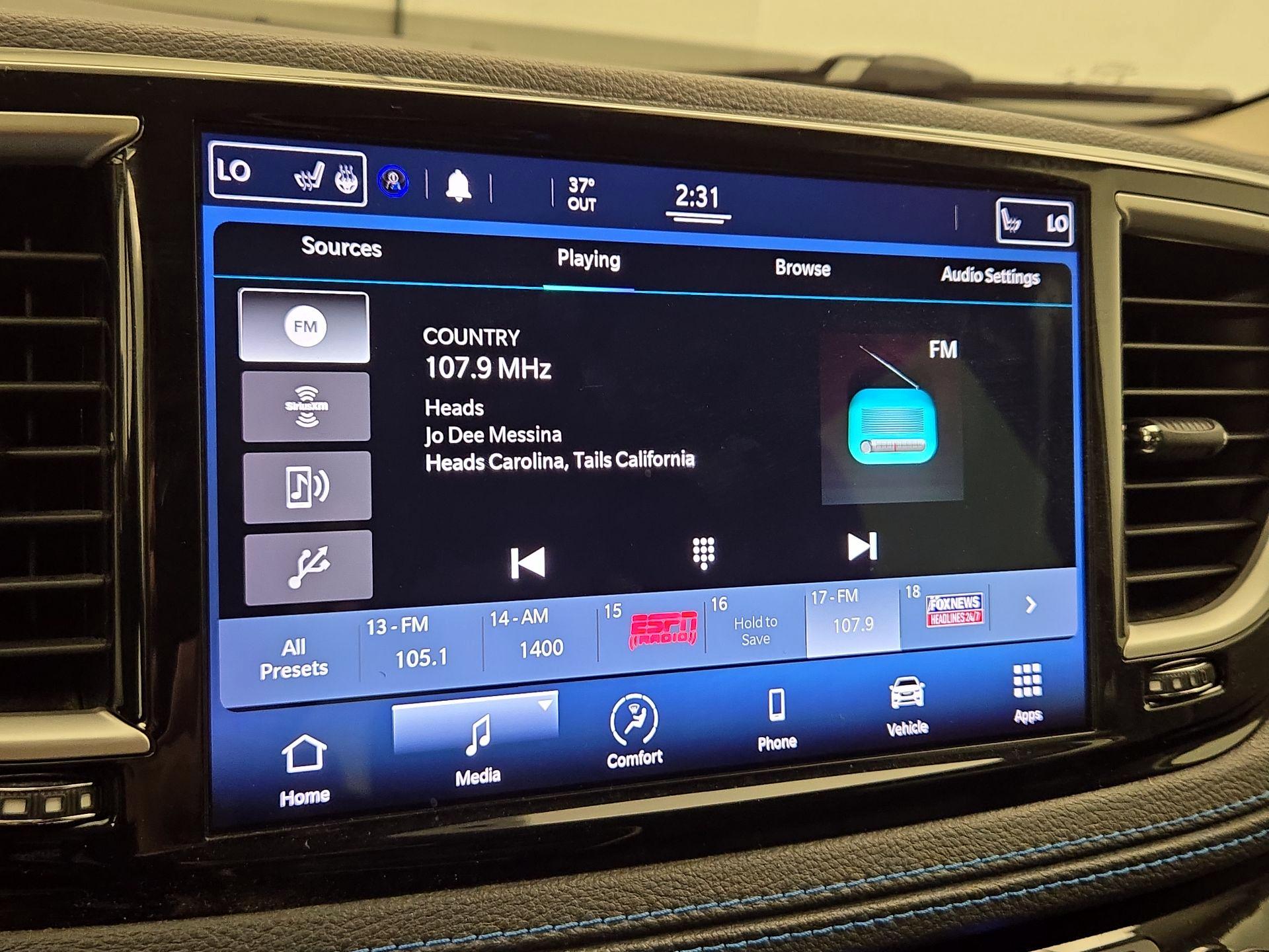 Thumbnail: 2021 Chrysler Pacifica - 15