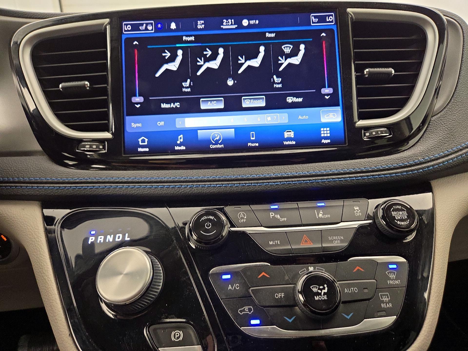 Thumbnail: 2021 Chrysler Pacifica - 16