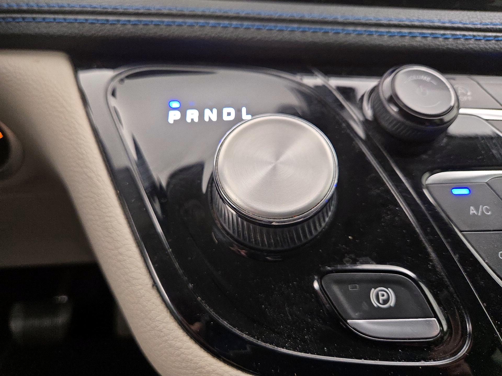 Thumbnail: 2021 Chrysler Pacifica - 17