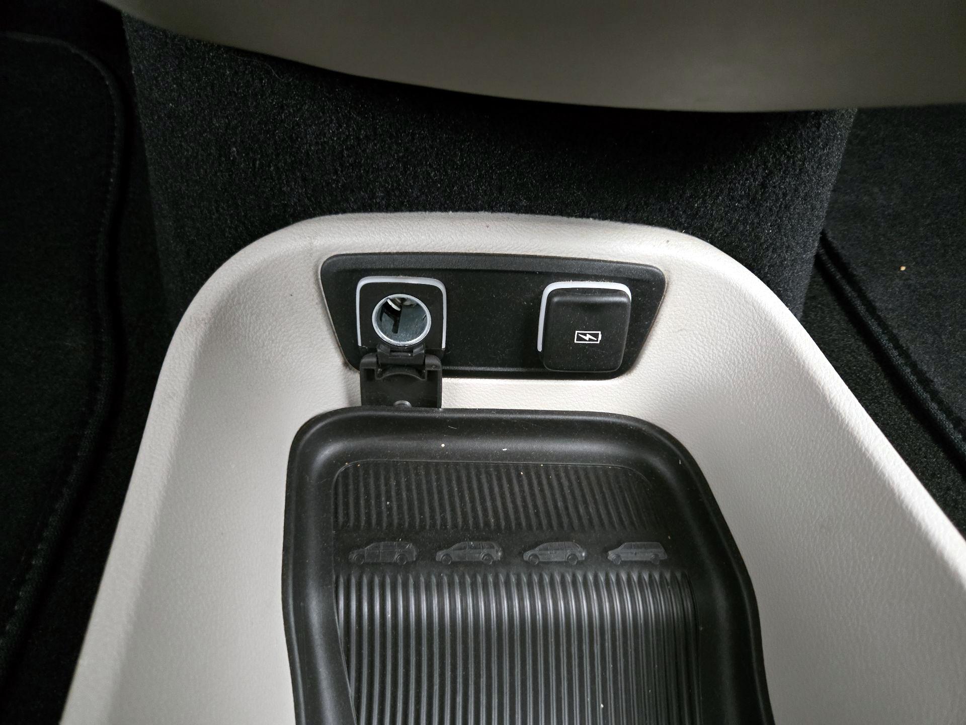 Thumbnail: 2021 Chrysler Pacifica - 18