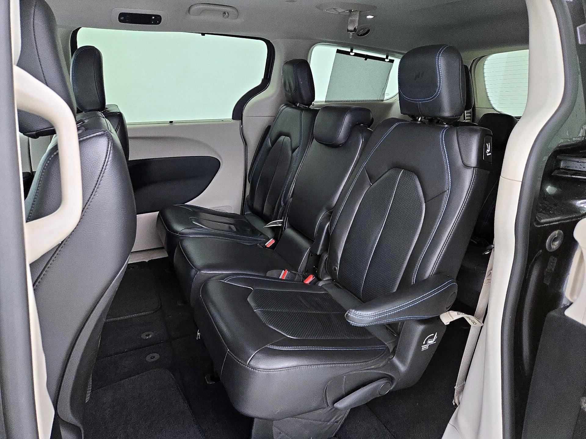 Thumbnail: 2021 Chrysler Pacifica - 19