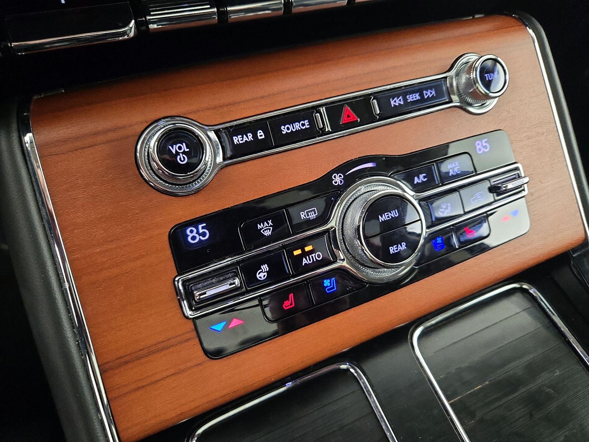 Thumbnail: 2020 Lincoln Aviator - 17