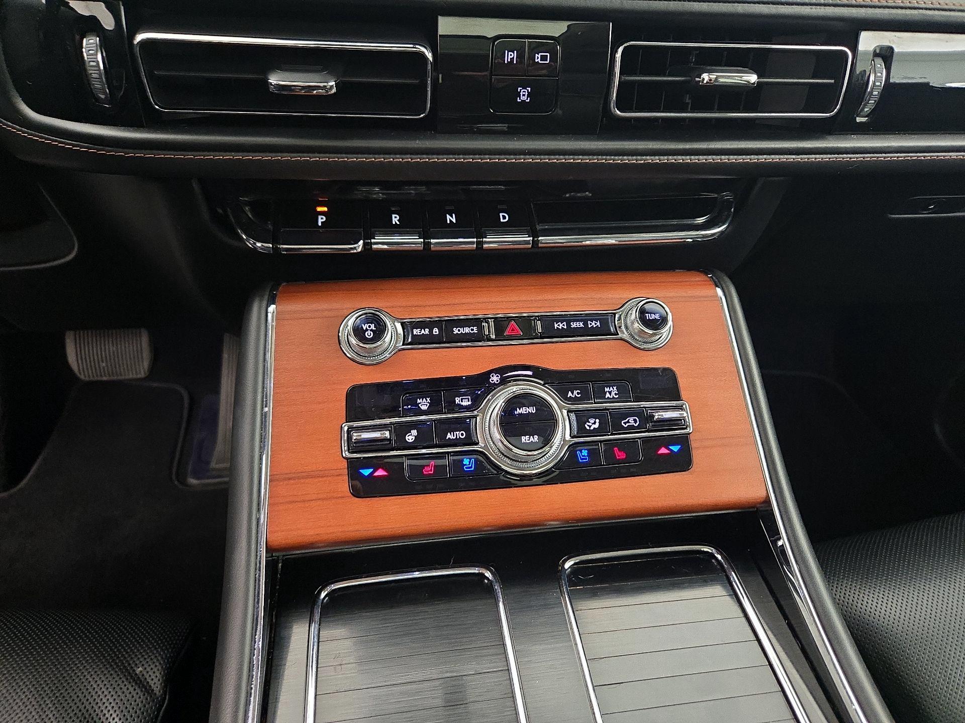 Thumbnail: 2020 Lincoln Aviator - 18