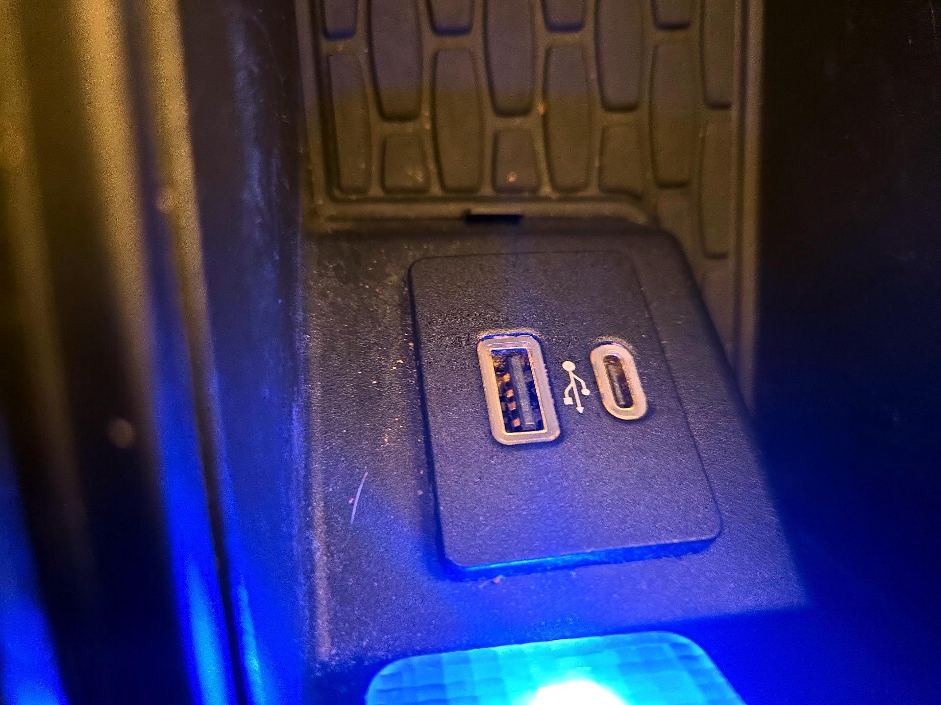 Thumbnail: 2020 Lincoln Aviator - 19