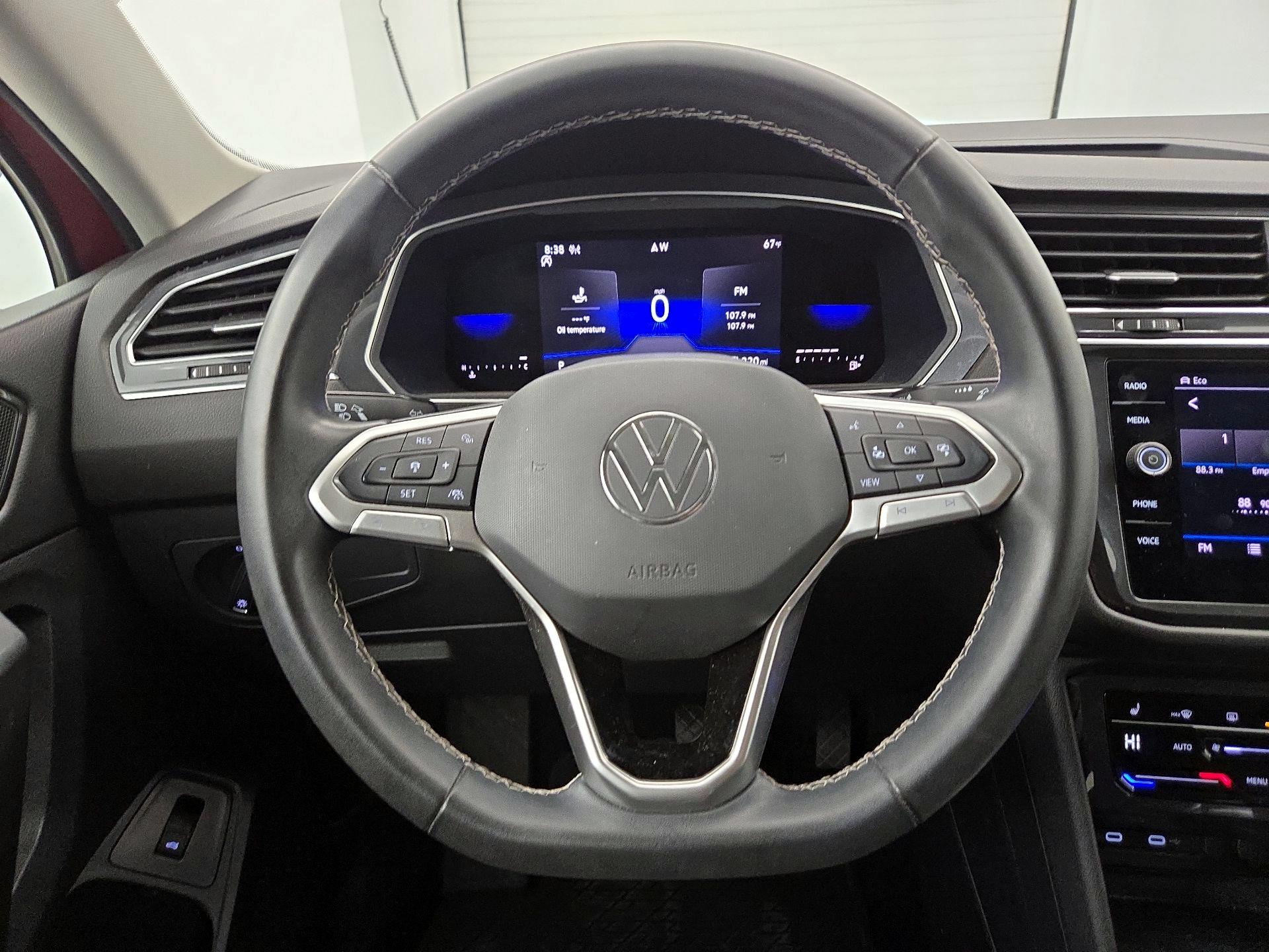 Thumbnail: 2022 Volkswagen Tiguan - 10