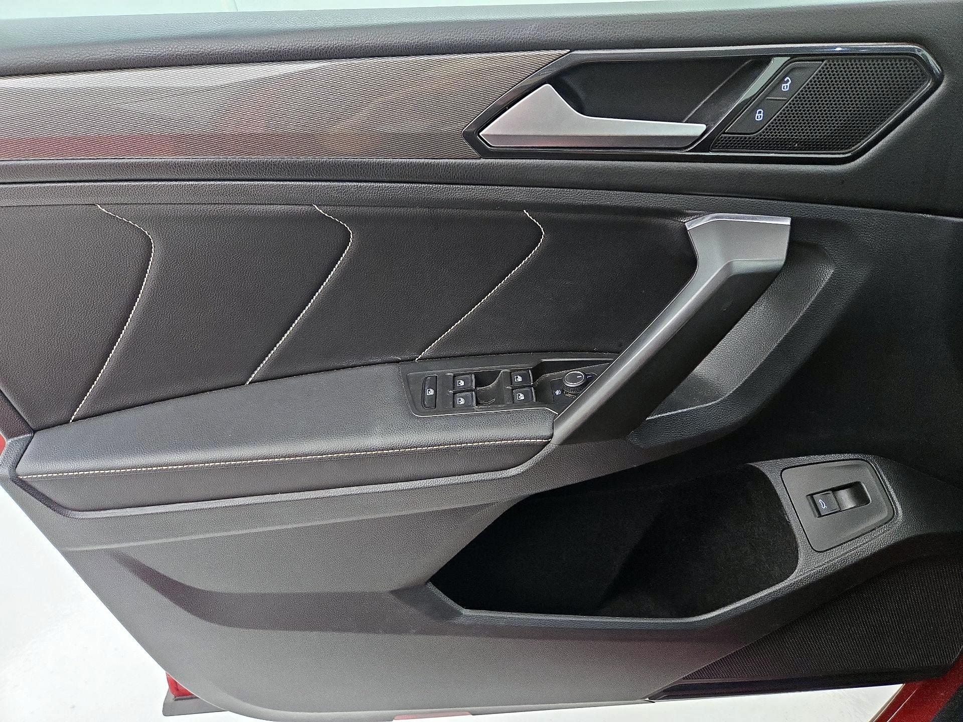 Thumbnail: 2022 Volkswagen Tiguan - 12