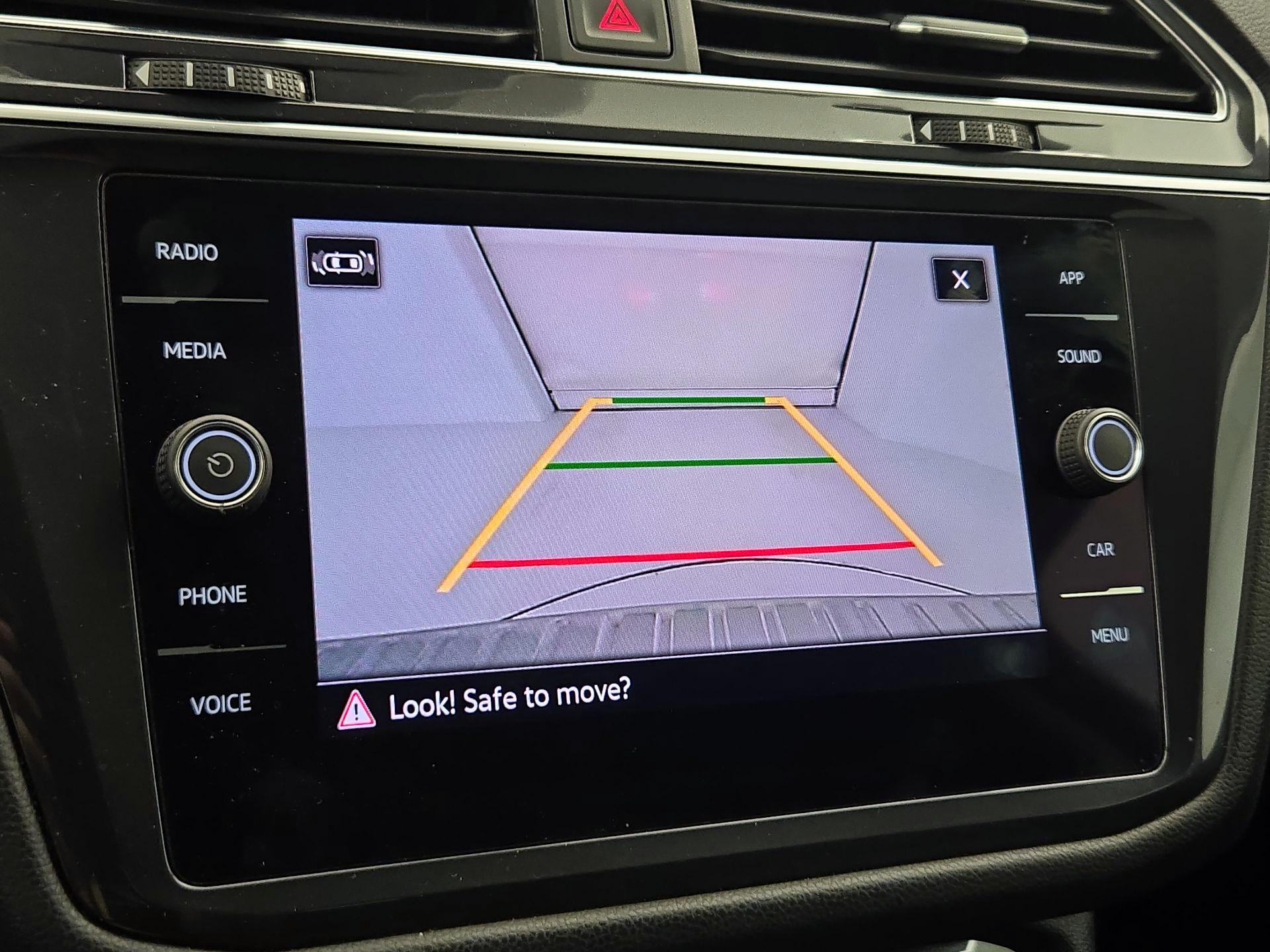 Thumbnail: 2022 Volkswagen Tiguan - 14