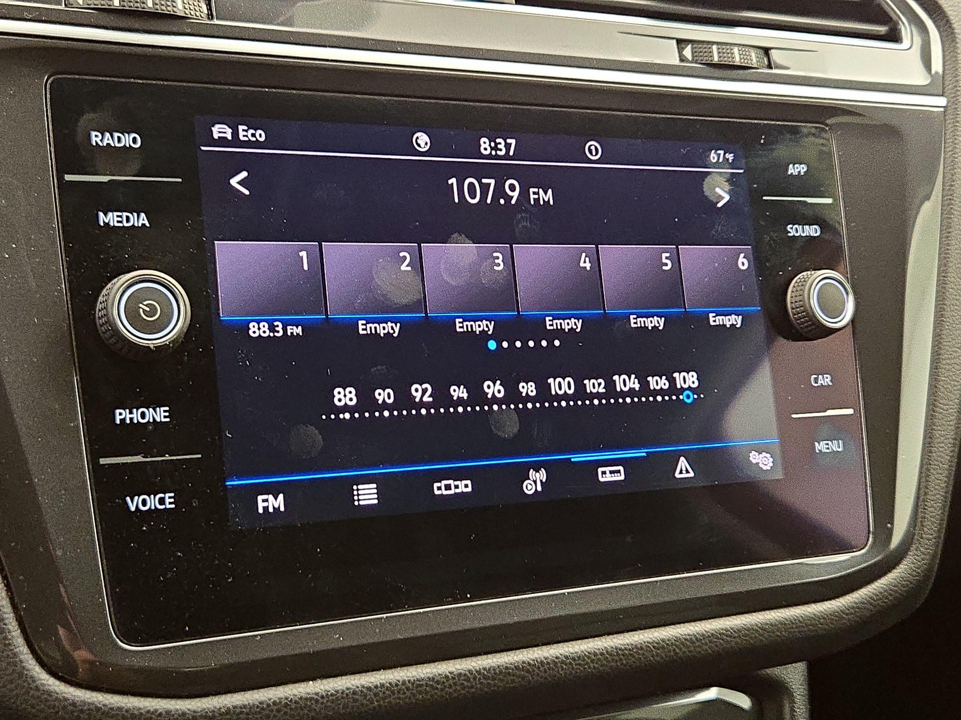 Thumbnail: 2022 Volkswagen Tiguan - 15